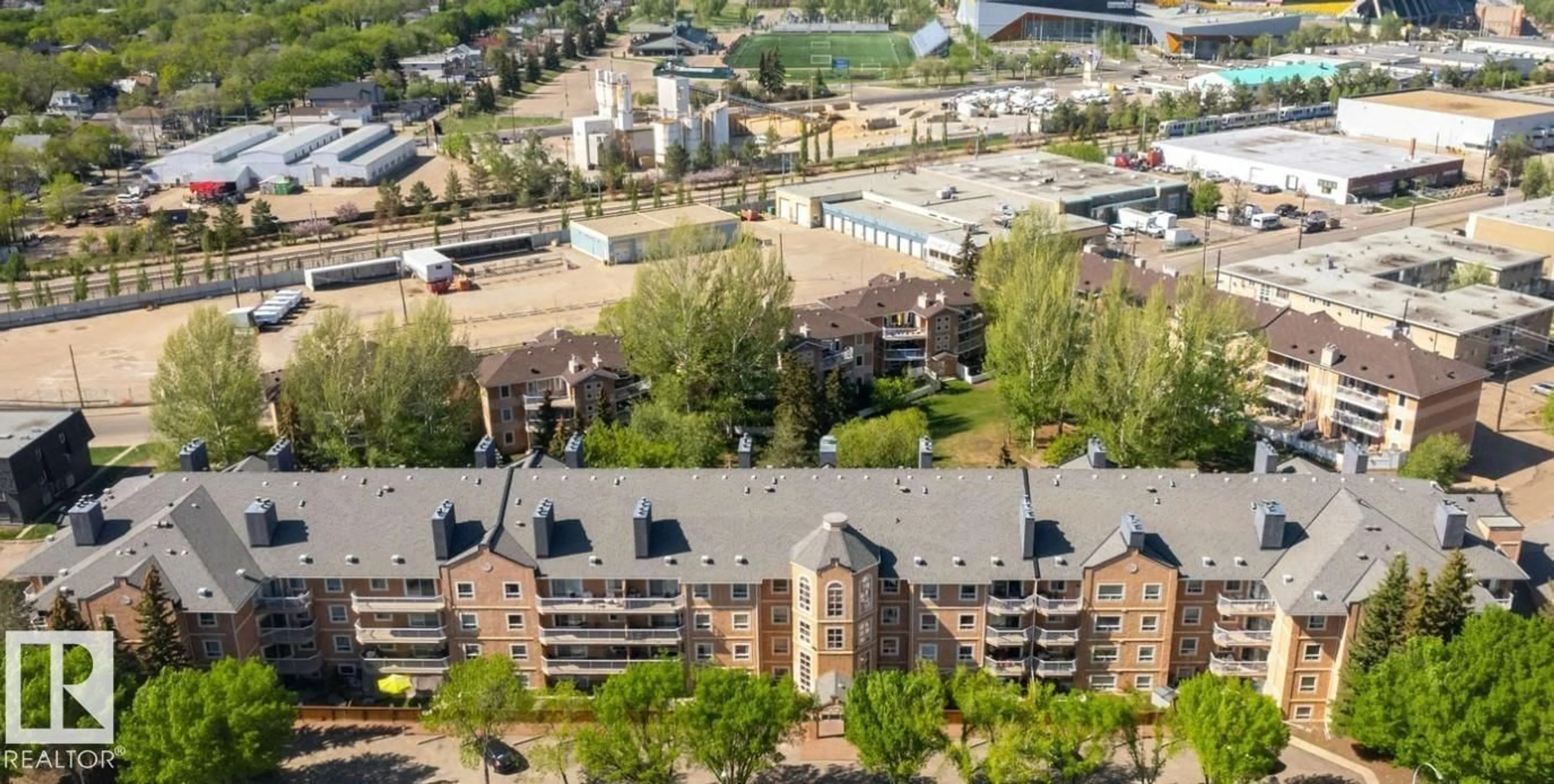 A pic from outside/outdoor area/front of a property/back of a property/a pic from drone, city buildings view from balcony for 106 - 9010 106 AV, Edmonton Alberta T5H4K3
