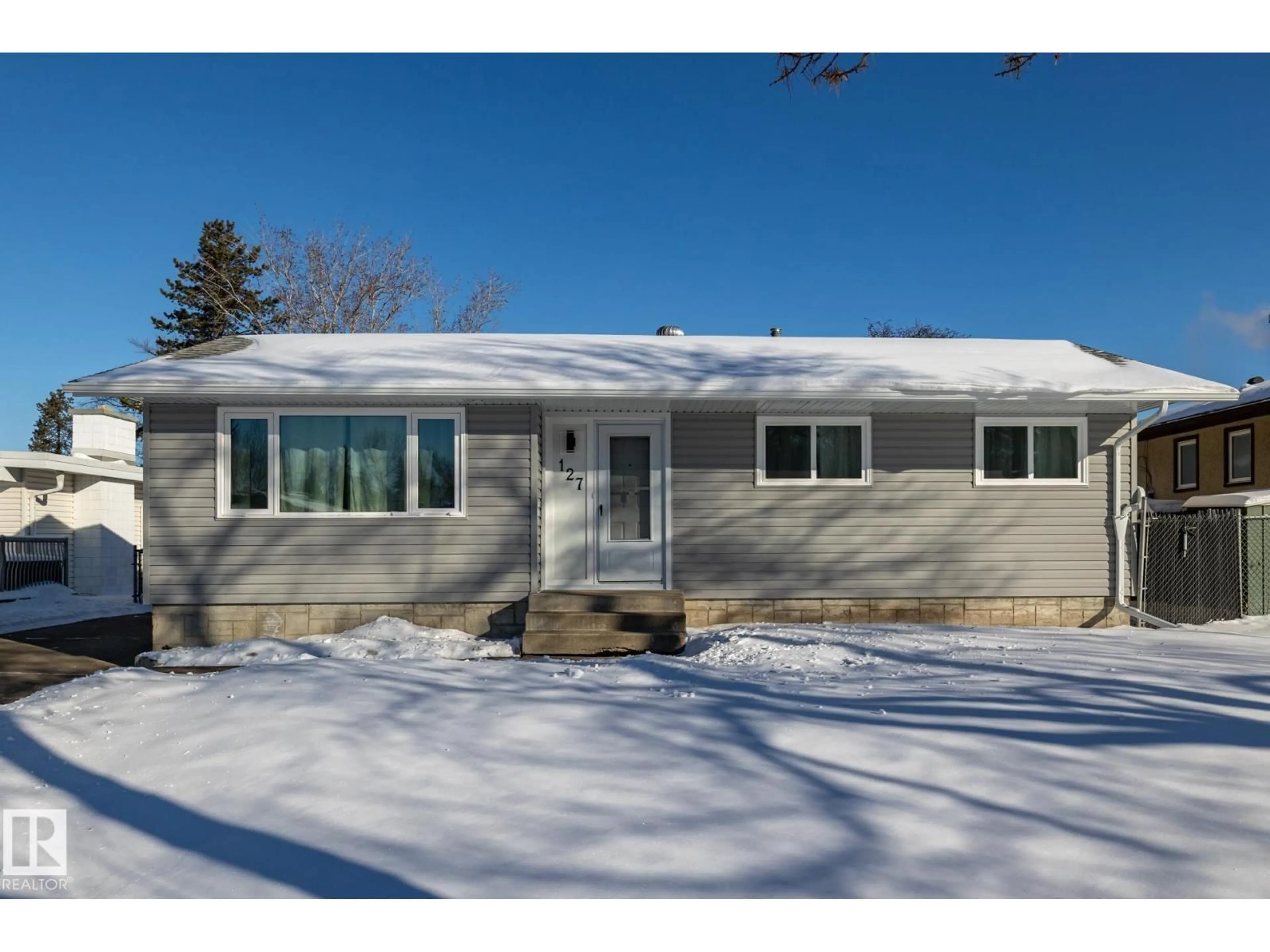 Home with vinyl exterior material, street for 127 MAIN BV, Sherwood Park Alberta T8A2H1