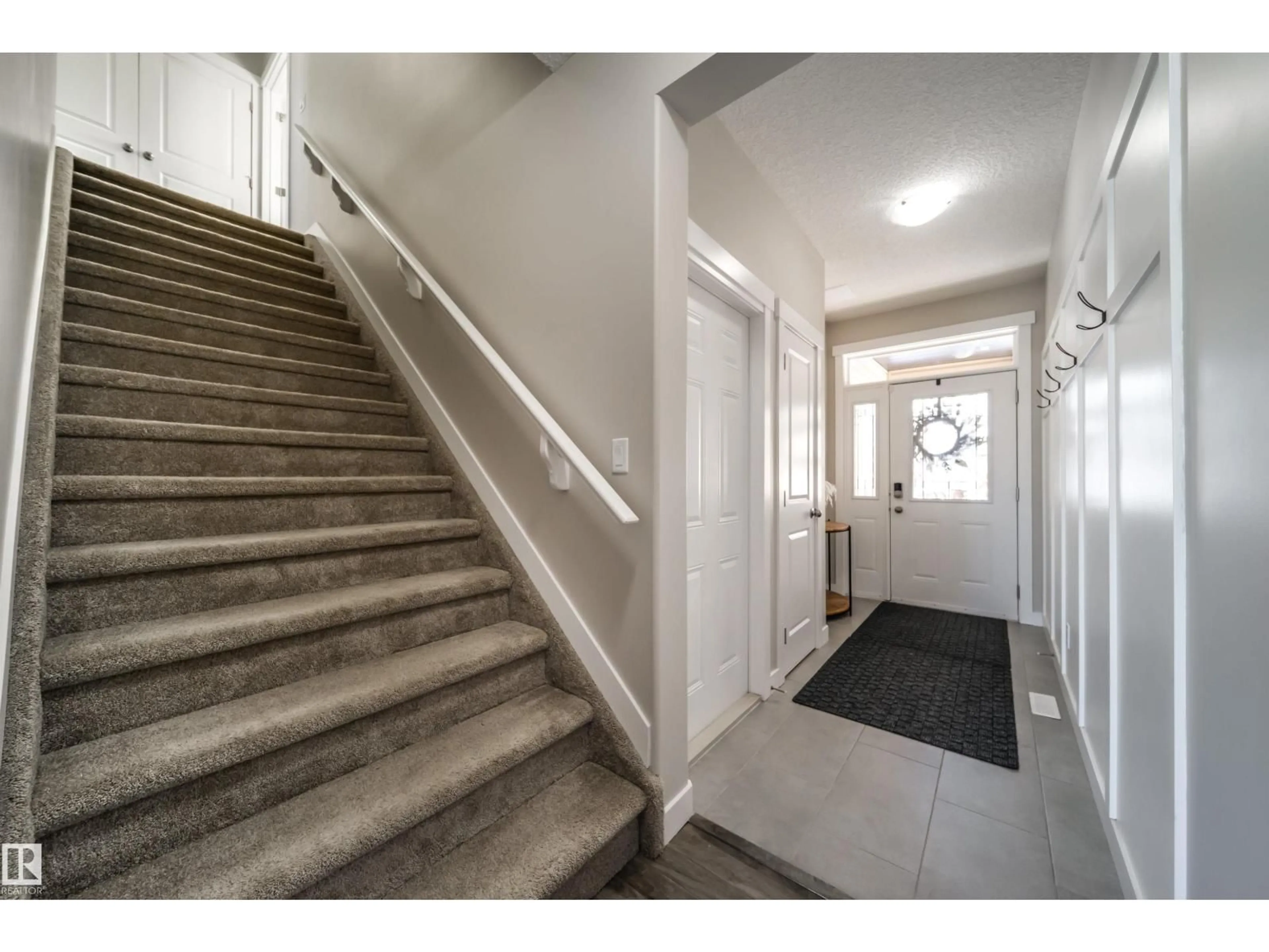Indoor foyer for 13 - 16537 130A ST, Edmonton Alberta T6V0M6