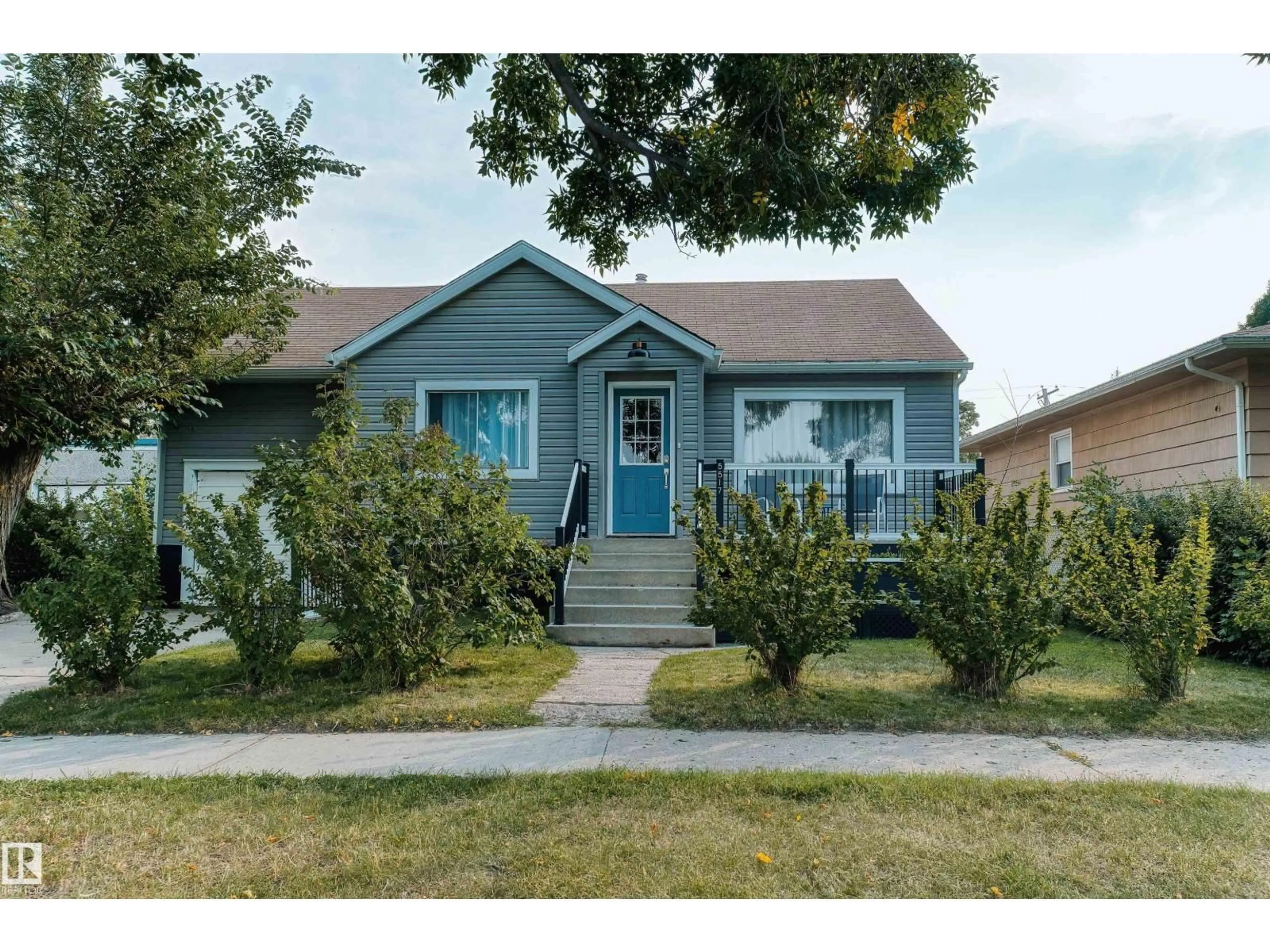 Home with vinyl exterior material, street for 5517 49 AV, Wetaskiwin Alberta T9A0R5