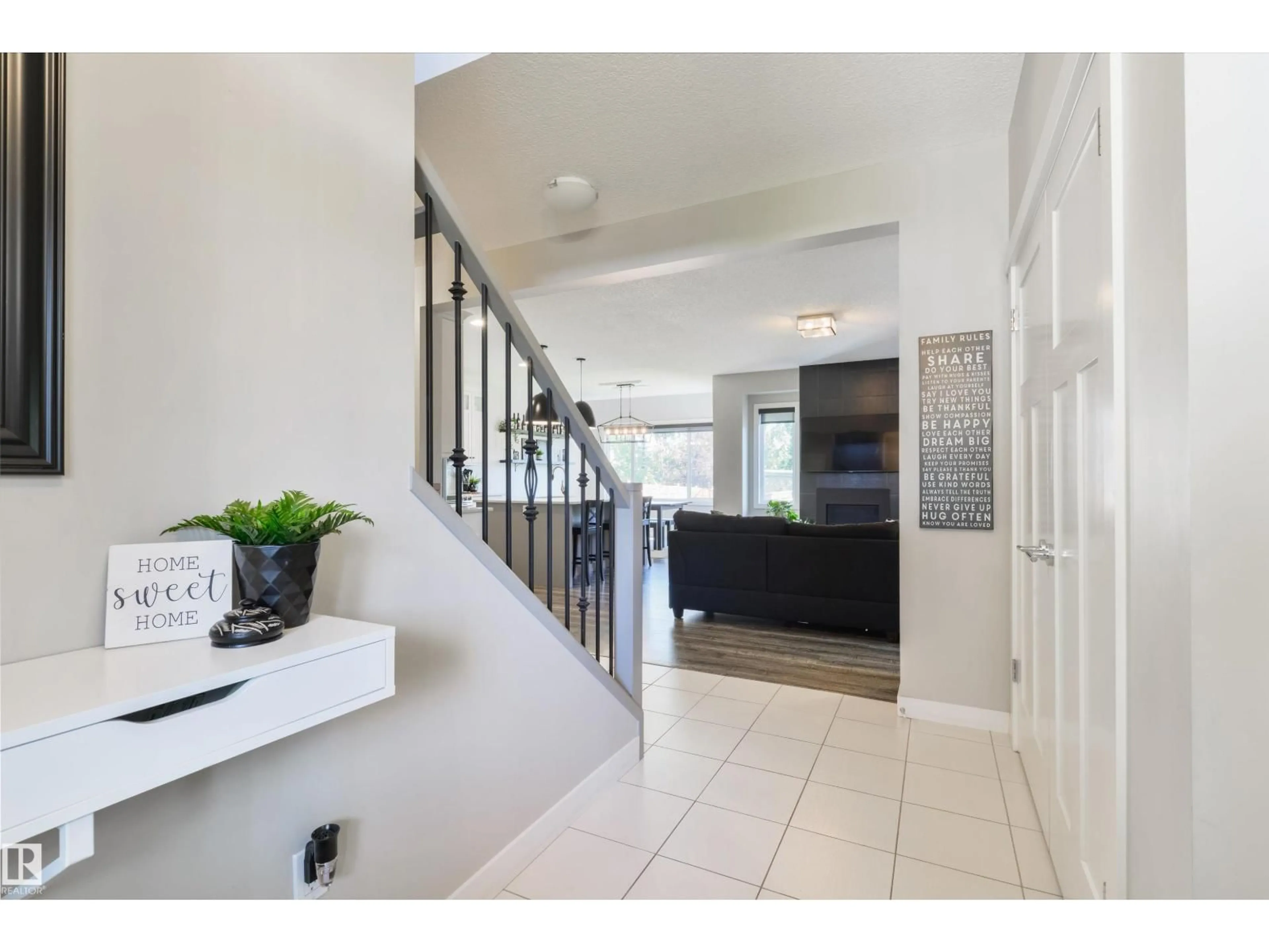 Indoor entryway for 44 KENSINGTON CL, Spruce Grove Alberta T7X0S9