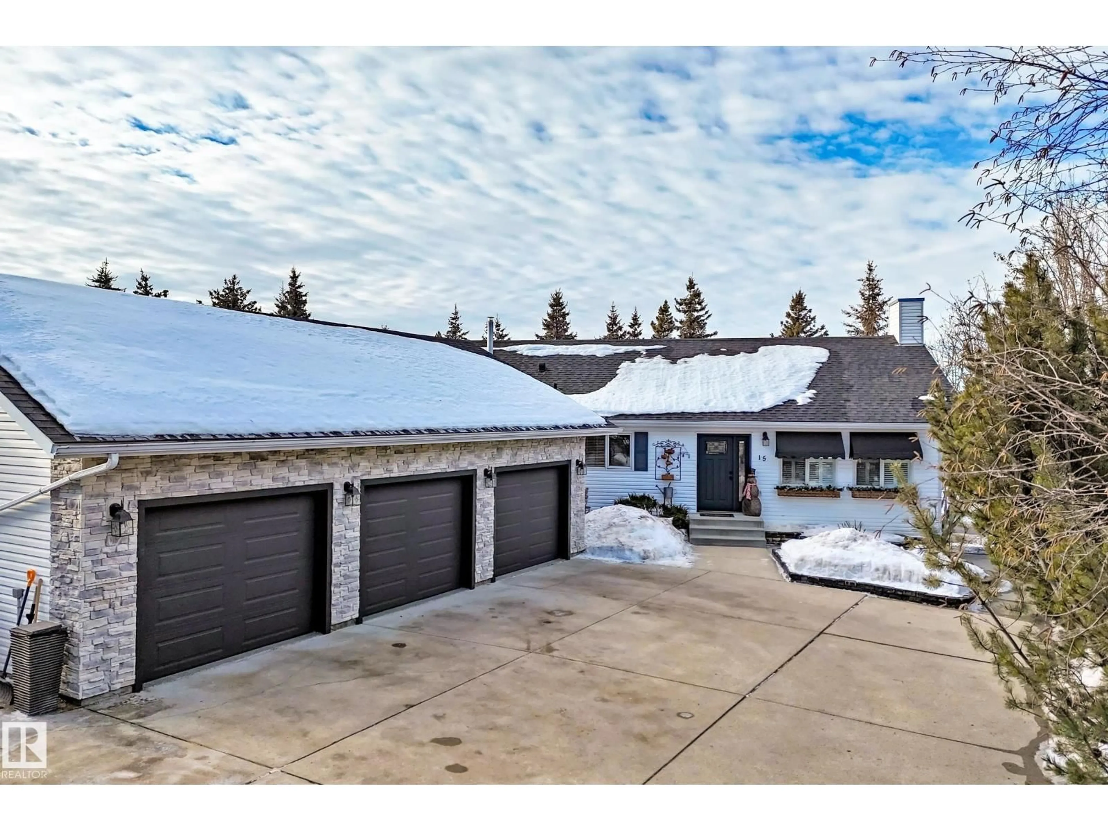 A pic from outside/outdoor area/front of a property/back of a property/a pic from drone, street for 251 - 15 54315 RGE ROAD ROAD, Rural Sturgeon County Alberta T8T0A2