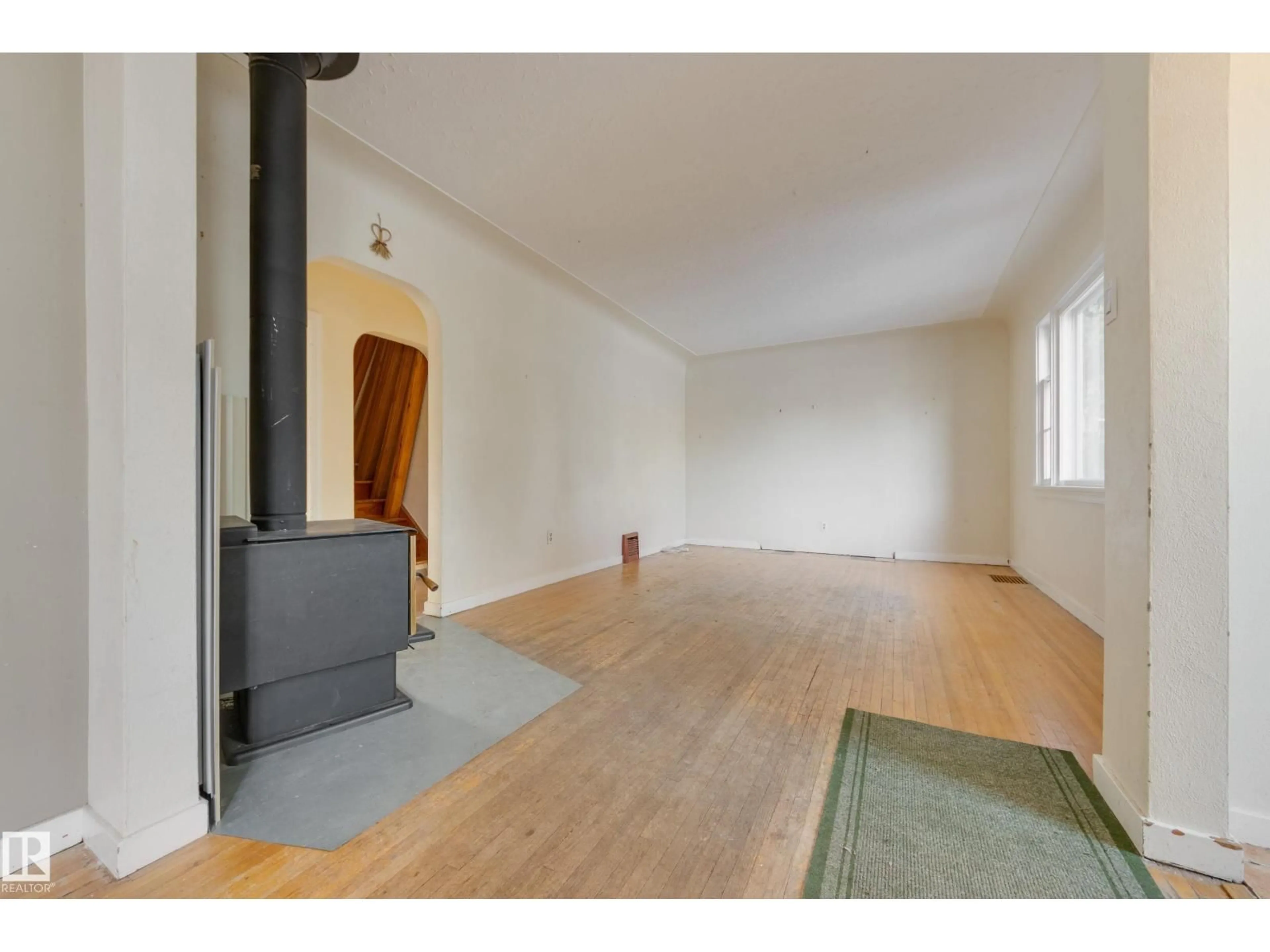 A pic of a room for NW - 10907 67 AV, Edmonton Alberta T6H2A5