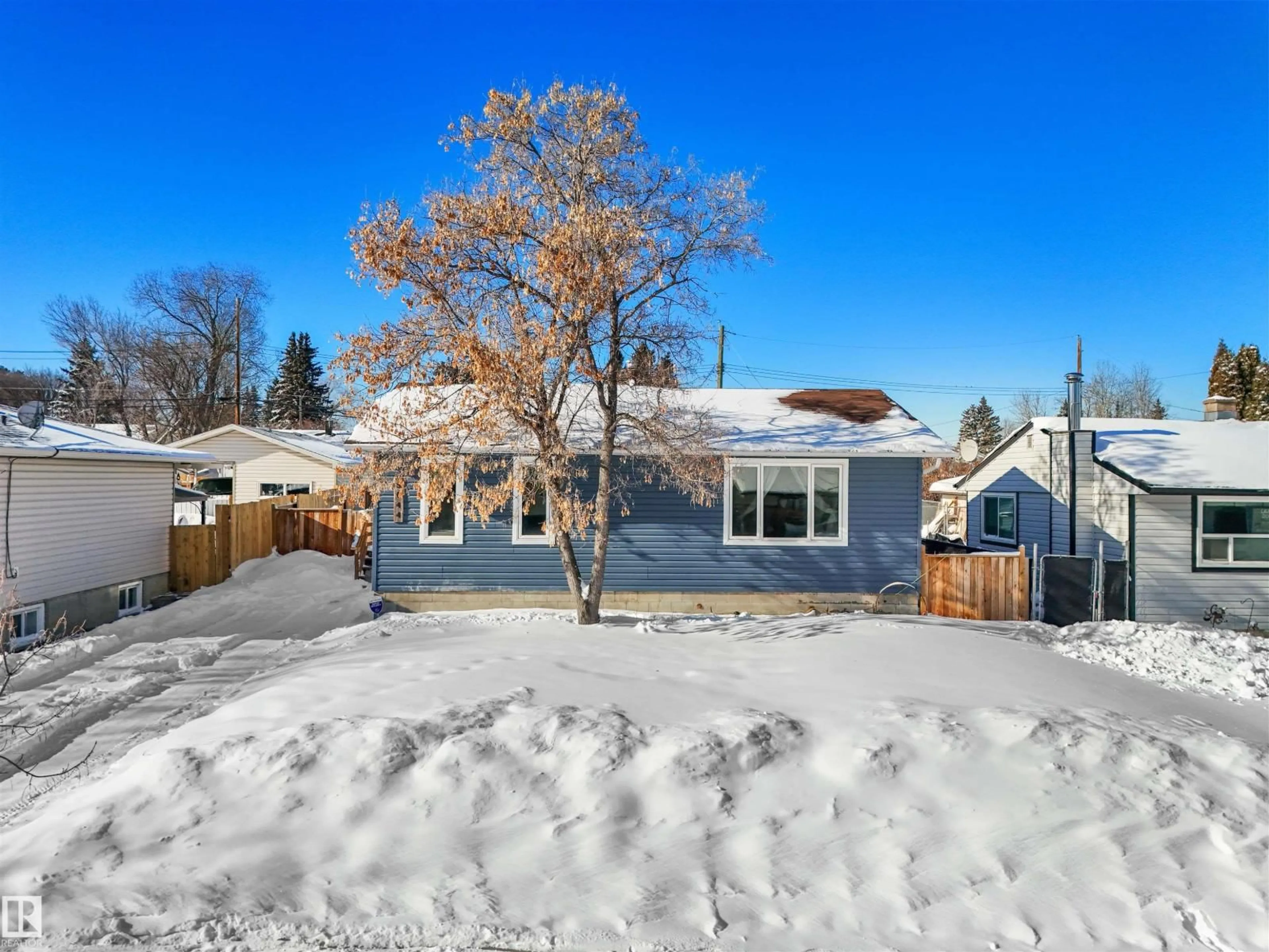 A pic from outside/outdoor area/front of a property/back of a property/a pic from drone, street for 5044 46 STREET, Drayton Valley Alberta T7A1C6