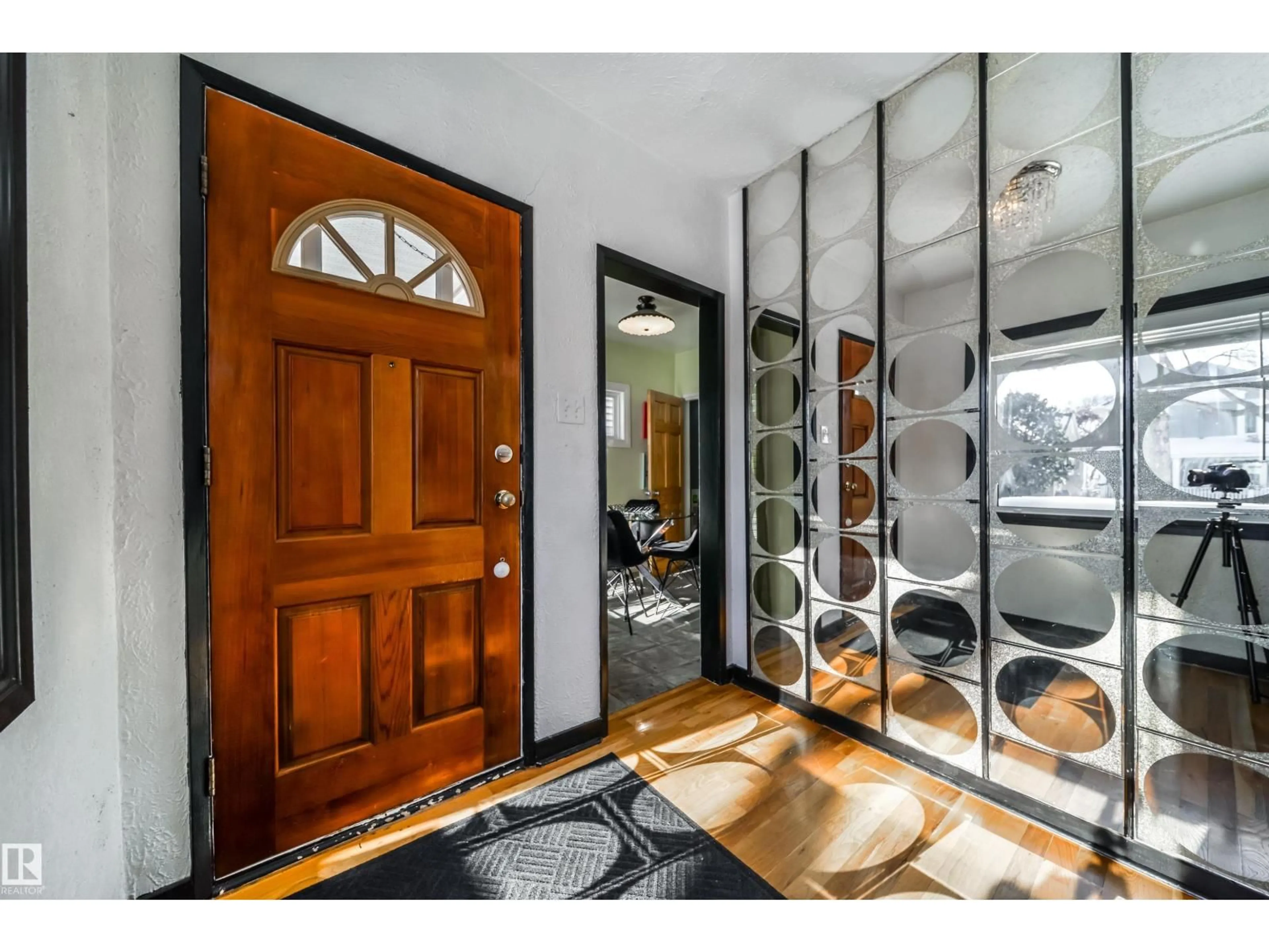 Indoor entryway for NW - 9832 85 AVENUE, Edmonton Alberta T6E2J6