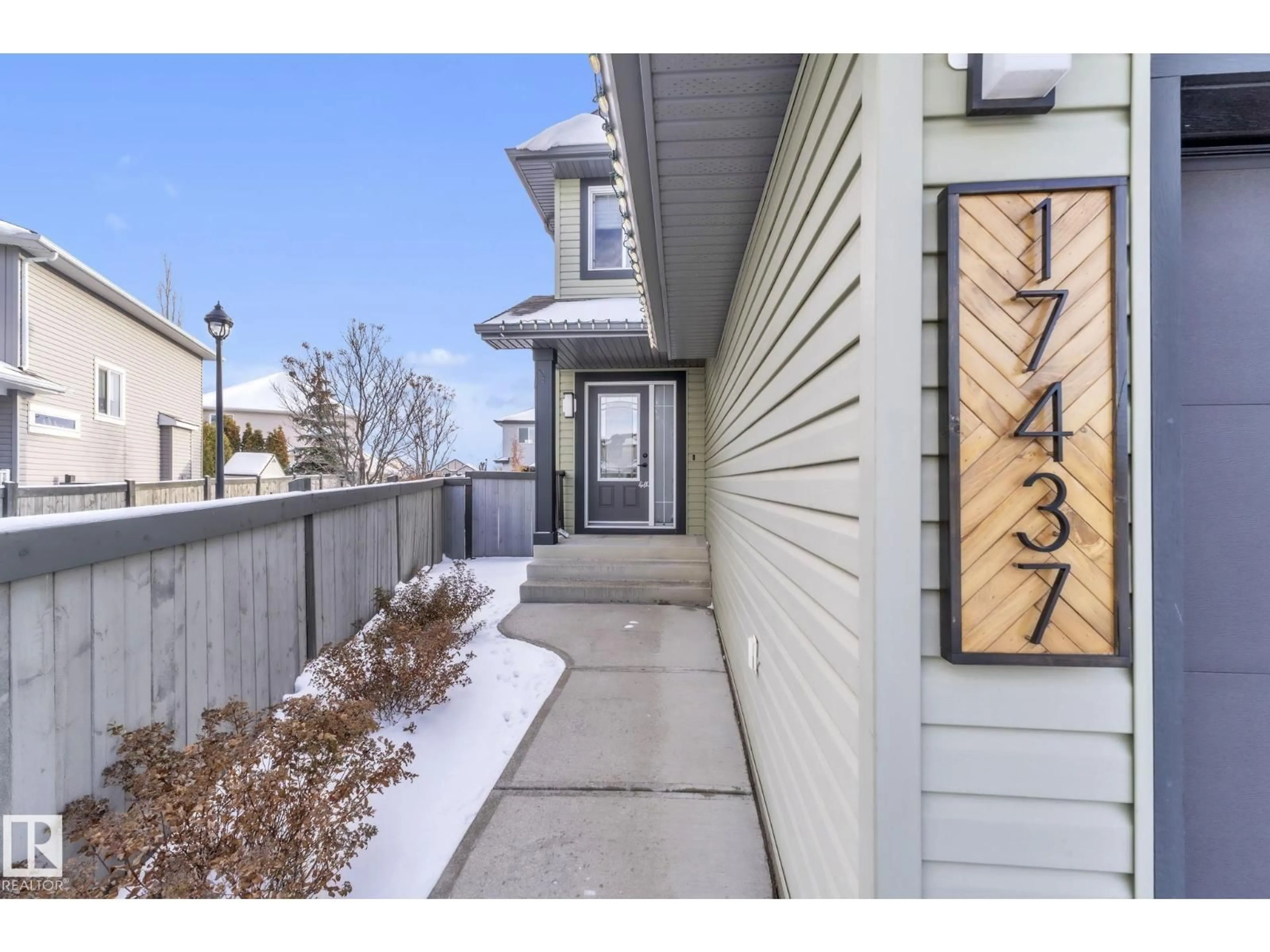 Indoor entryway for SW - 17437 5A AV, Edmonton Alberta T6W2E3