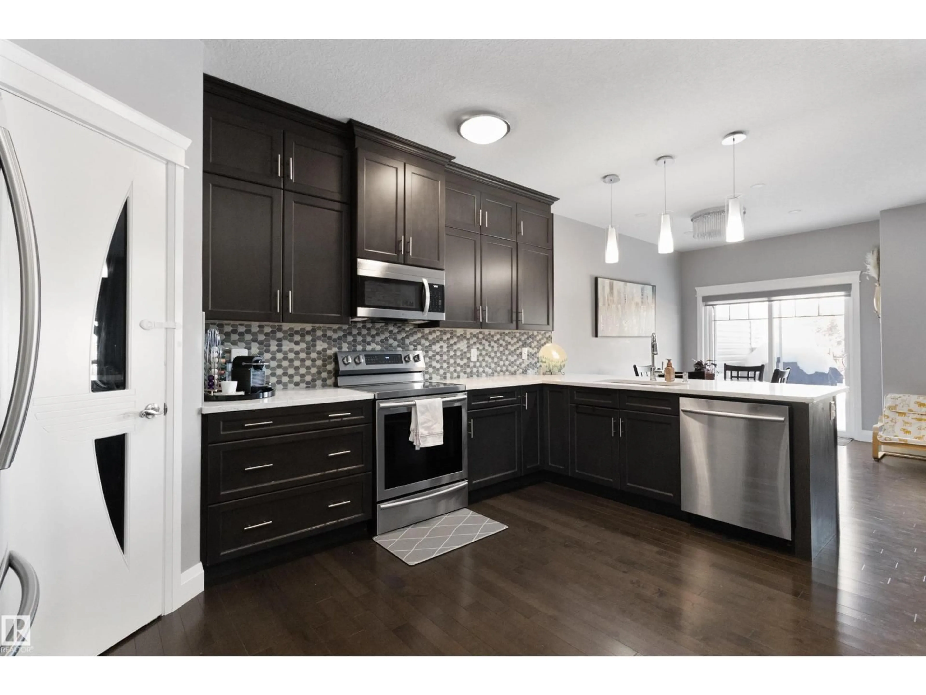 Contemporary kitchen, unknown for 56 DURRAND BN, Fort Saskatchewan Alberta T8L0N1