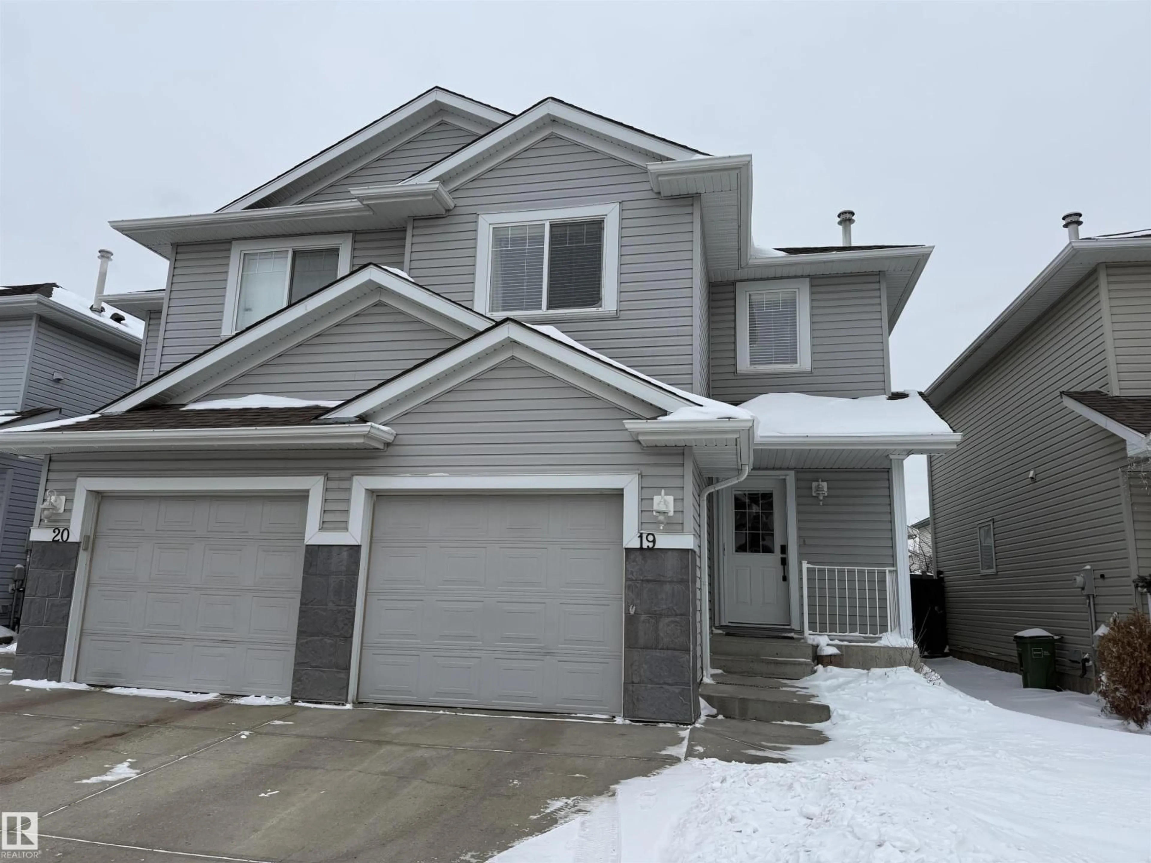 Home with vinyl exterior material, street for 2021 - 19 GRANTHAM CT, Edmonton Alberta T5T6V7