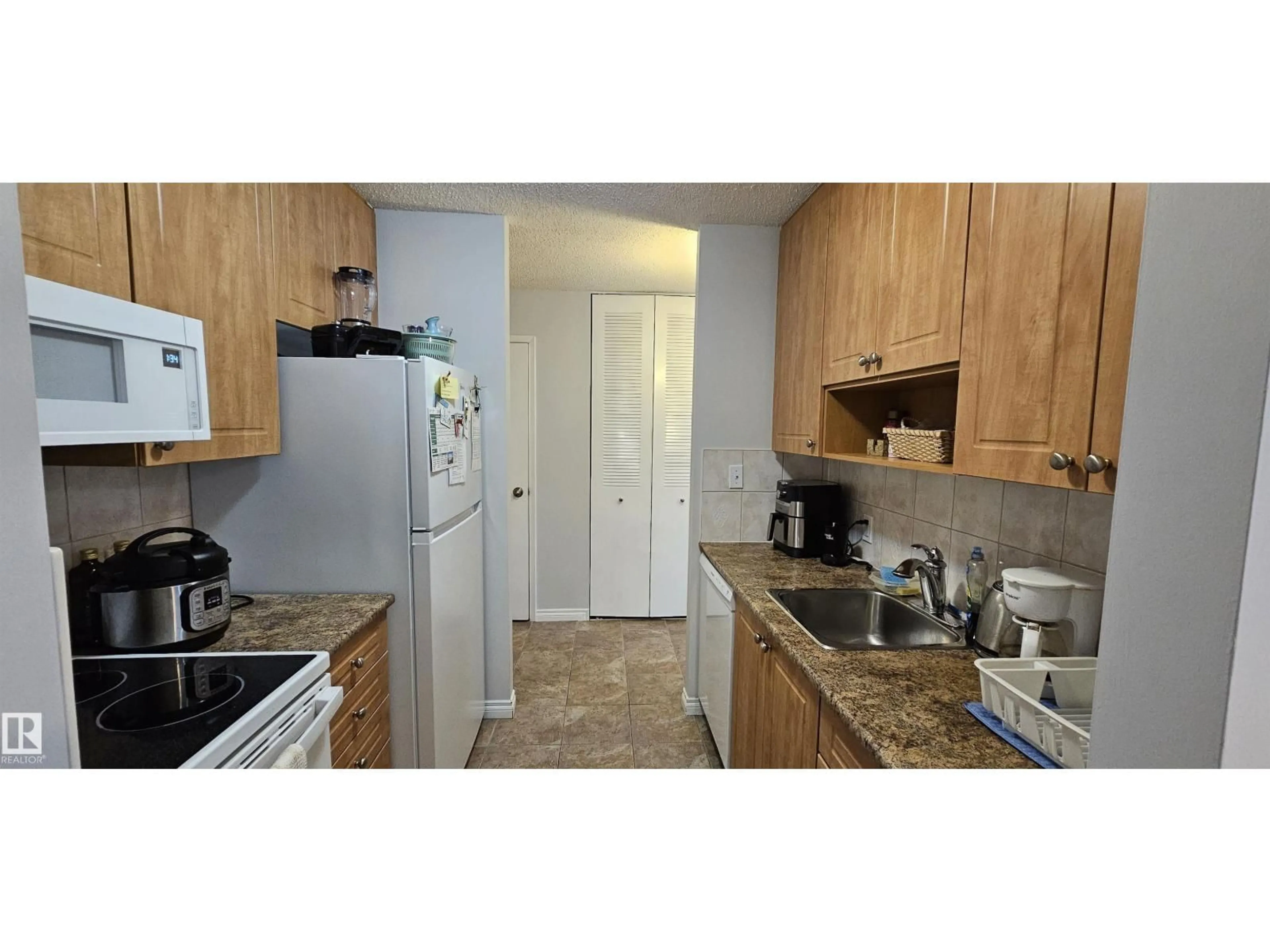 Standard kitchen, unknown for 906 - 11307 99 AV, Edmonton Alberta T5K0H2