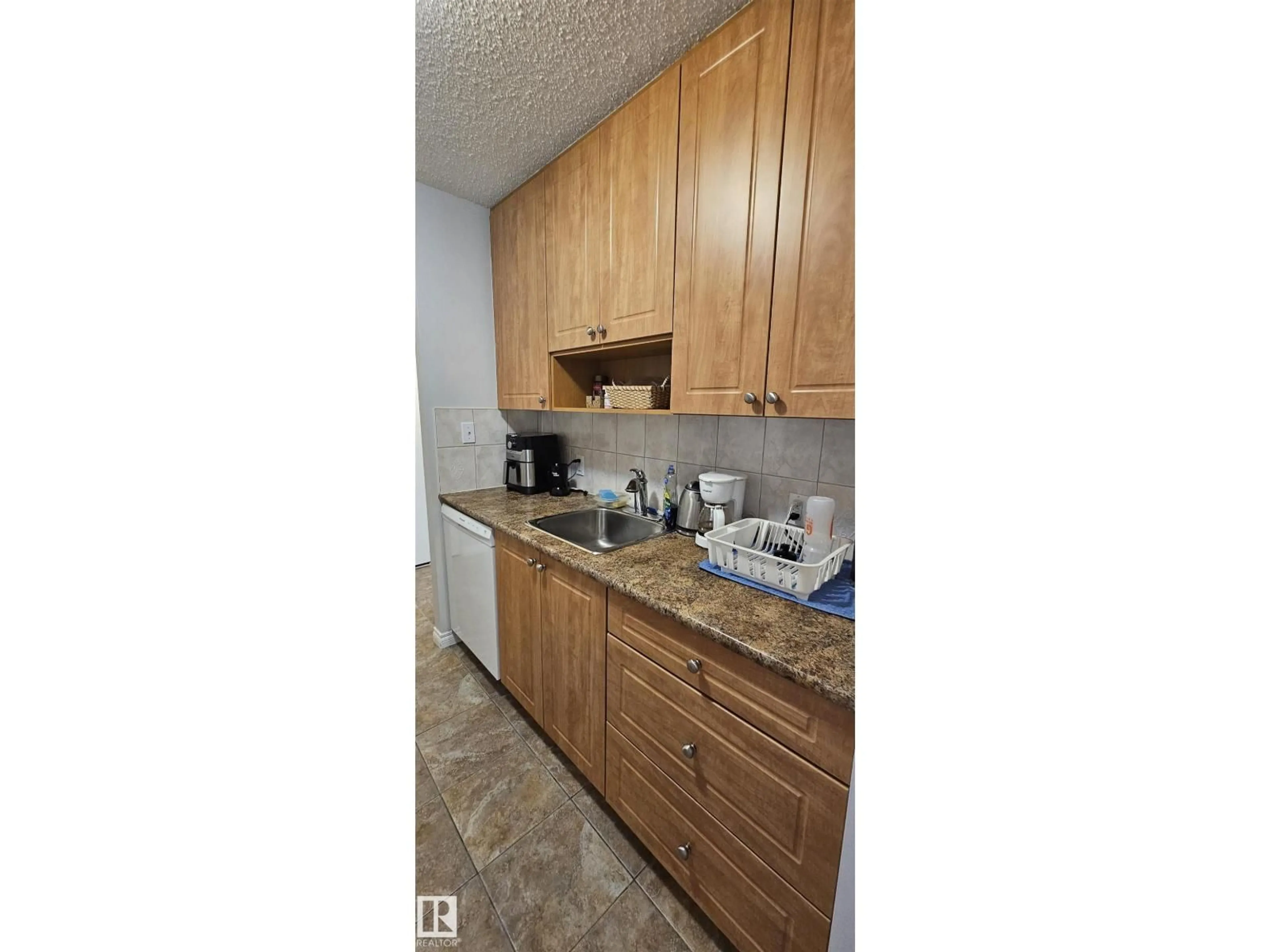 Standard kitchen, unknown for 906 - 11307 99 AV, Edmonton Alberta T5K0H2