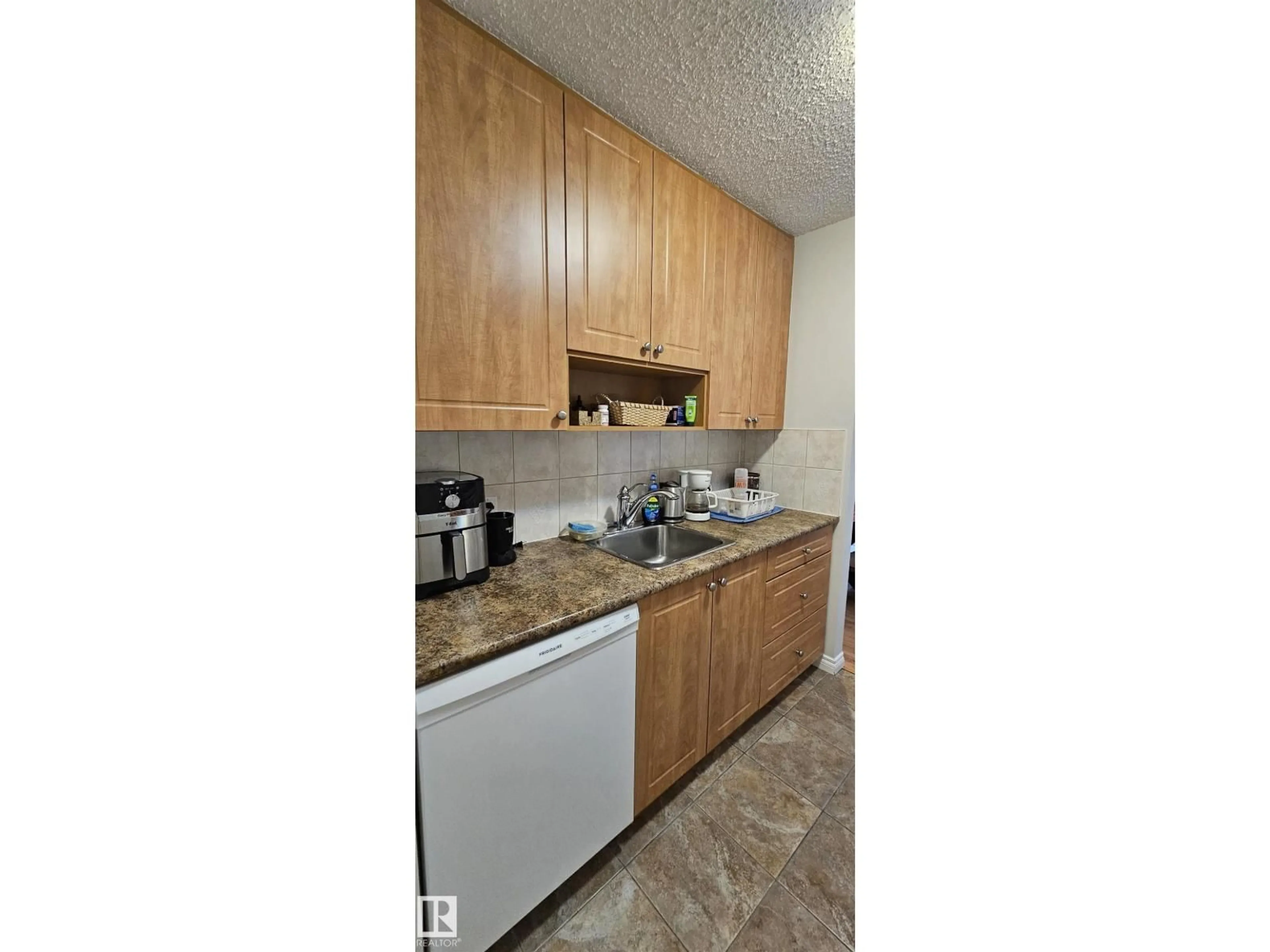 Standard kitchen, unknown for 906 - 11307 99 AV, Edmonton Alberta T5K0H2