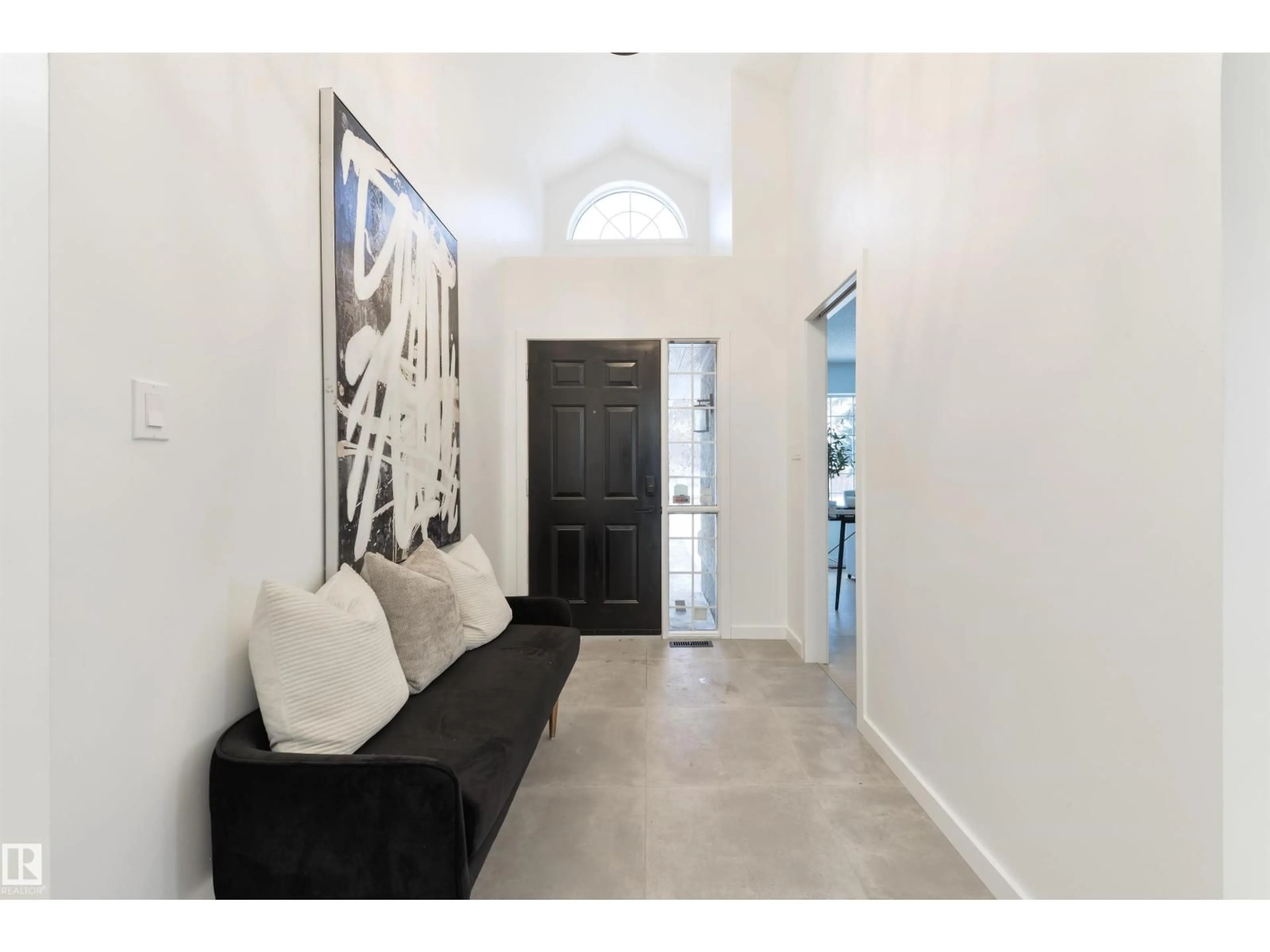 Indoor entryway for 129 IRONWOOD PL, Edmonton Alberta T6J6R4