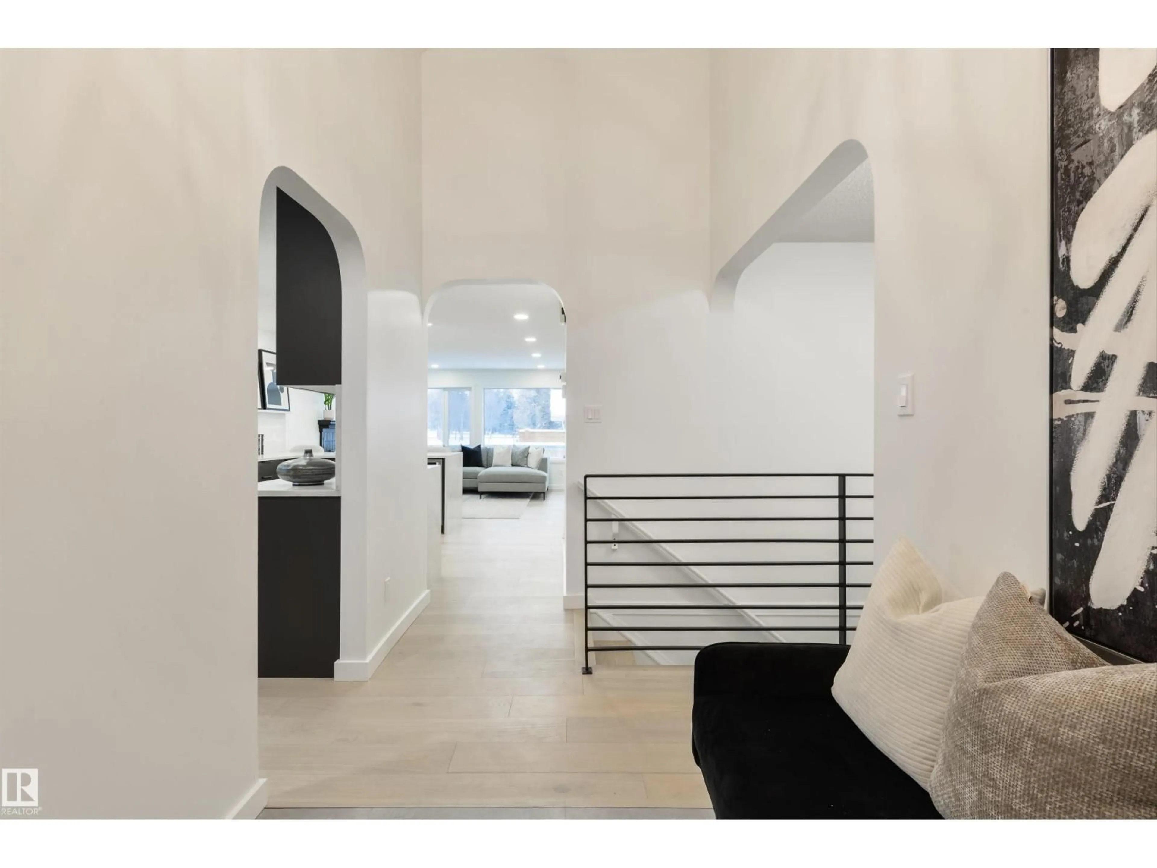 Indoor foyer for 129 IRONWOOD PL, Edmonton Alberta T6J6R4