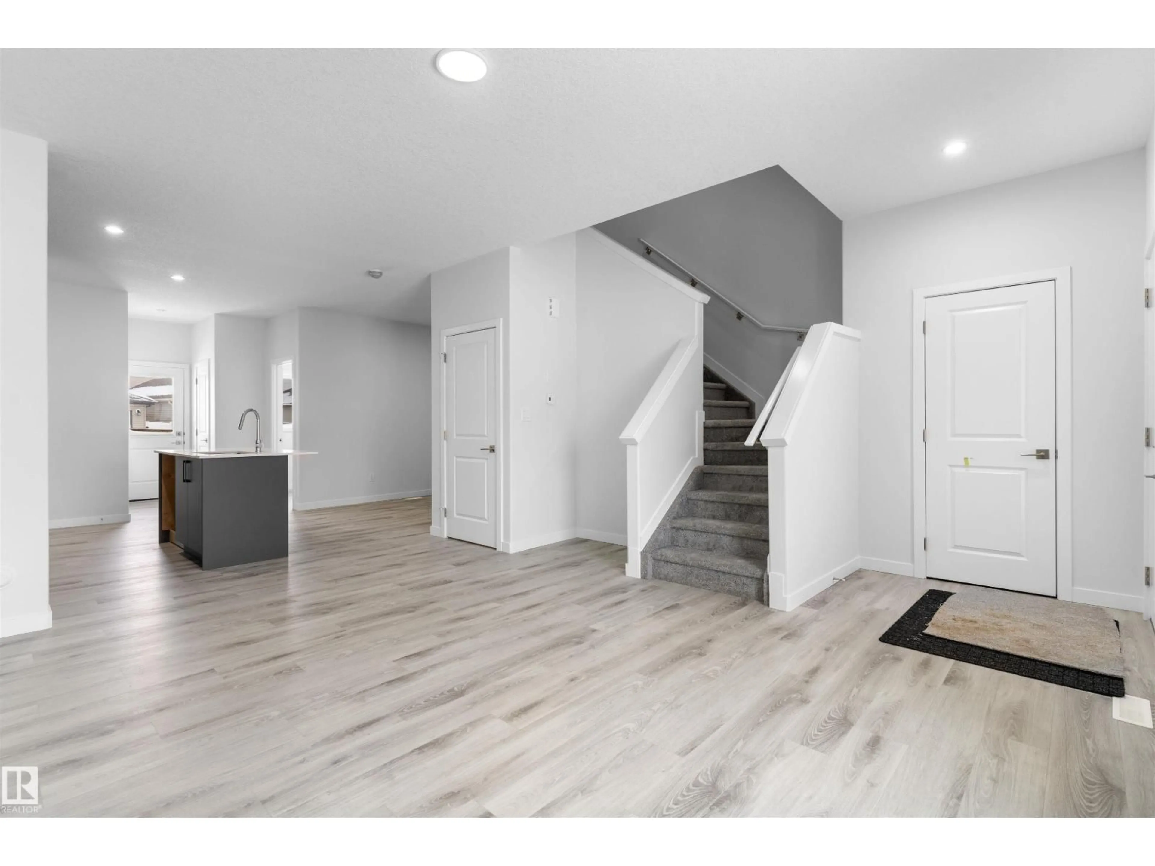 Indoor entryway for 320 MUNN WY, Leduc Alberta T9E1V1