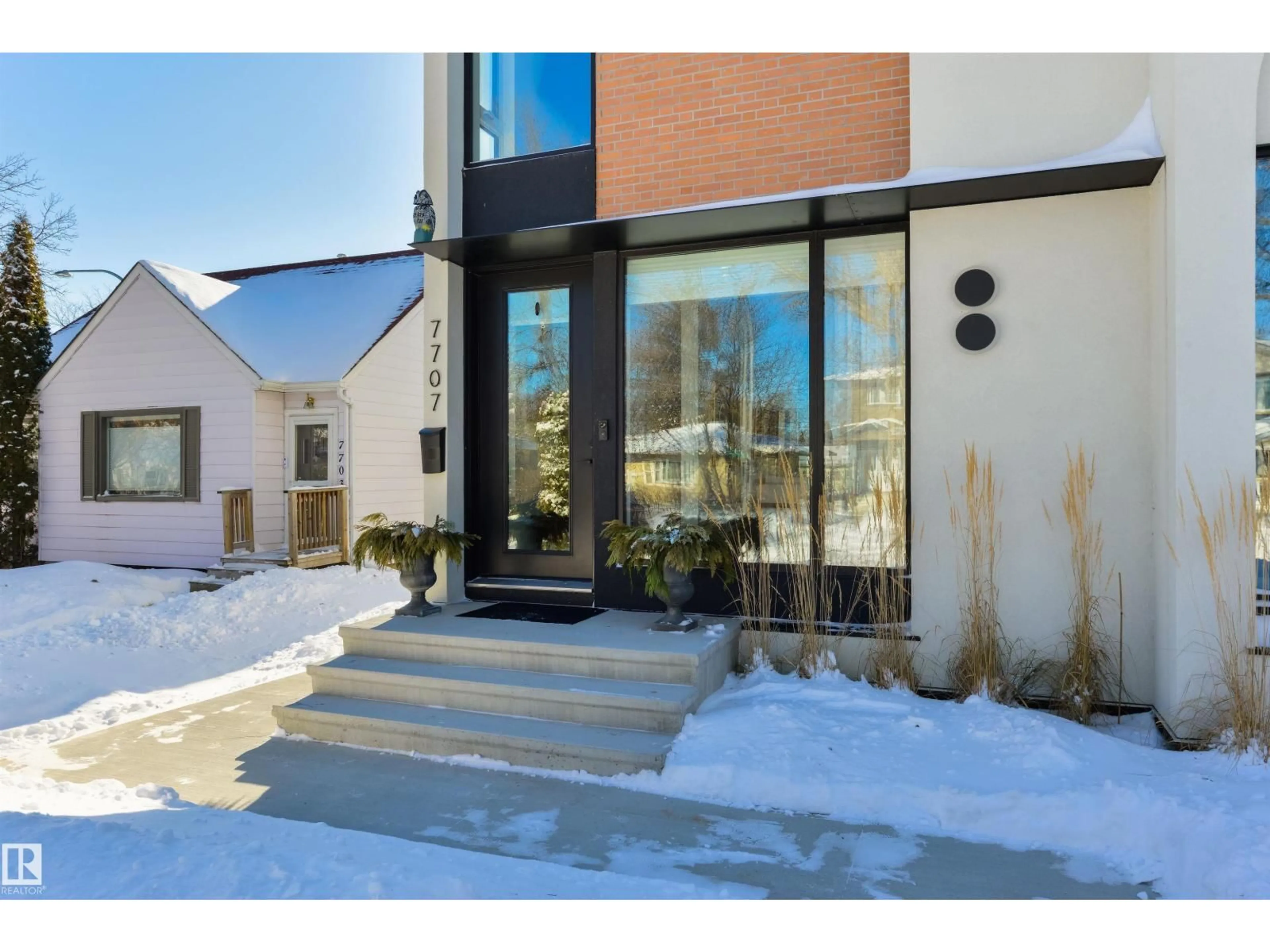 Indoor entryway for NW - 7707 79 AV, Edmonton Alberta T6C0P5