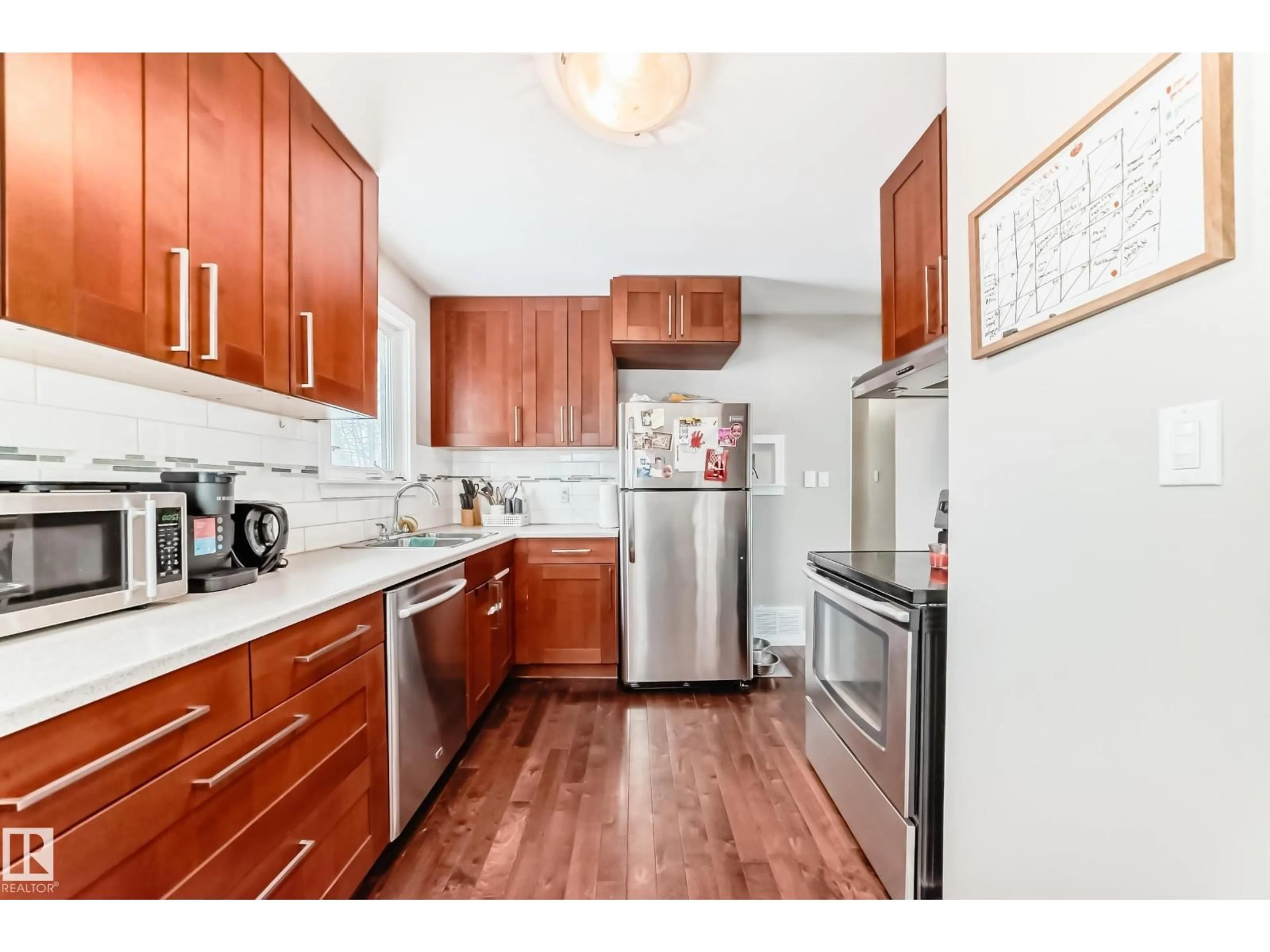 Standard kitchen, wood/laminate floor for NW - 12332 129 ST, Edmonton Alberta T5L1H4