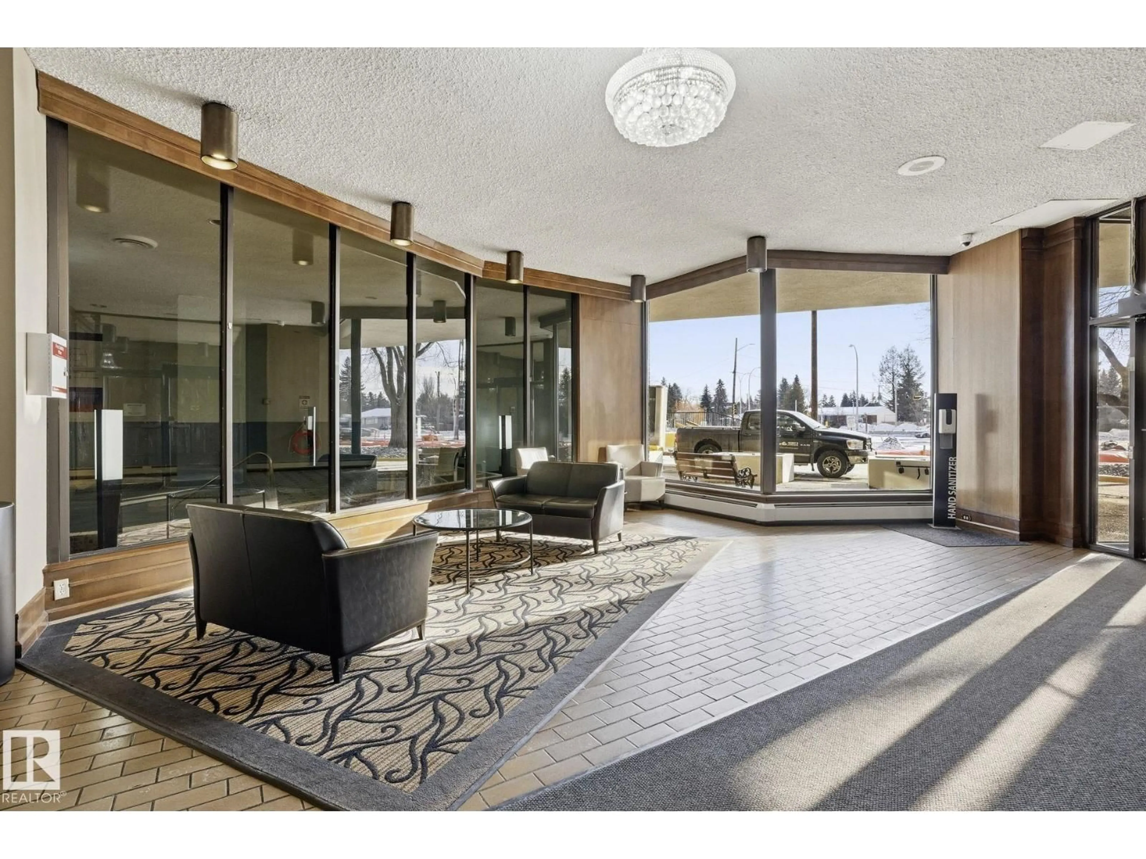 Indoor foyer for 13910 - 814 STONY PLAIN RD, Edmonton Alberta T5N3R2