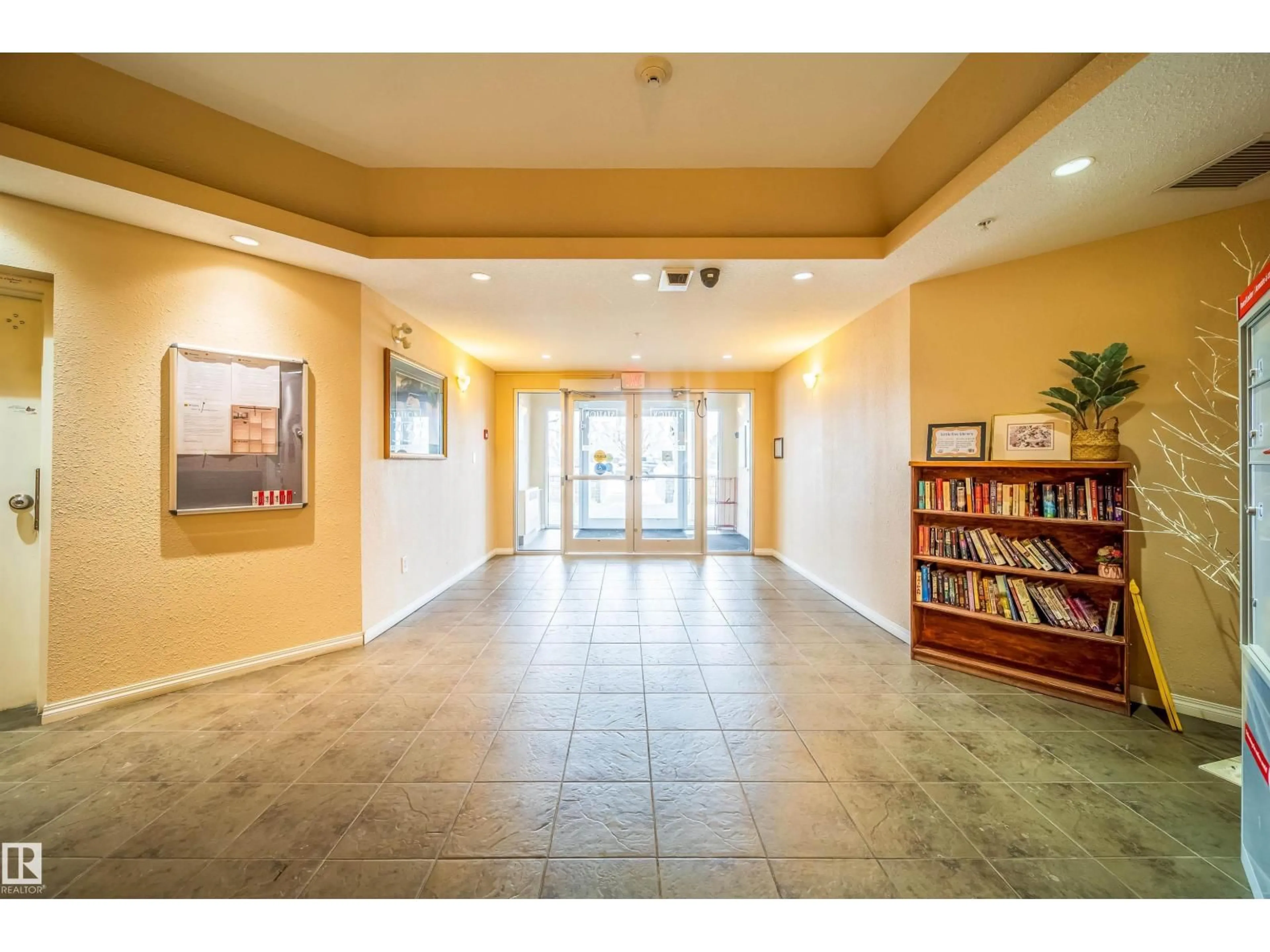 Indoor foyer for #211 - 4310 33 ST, Stony Plain Alberta T7Z0A8