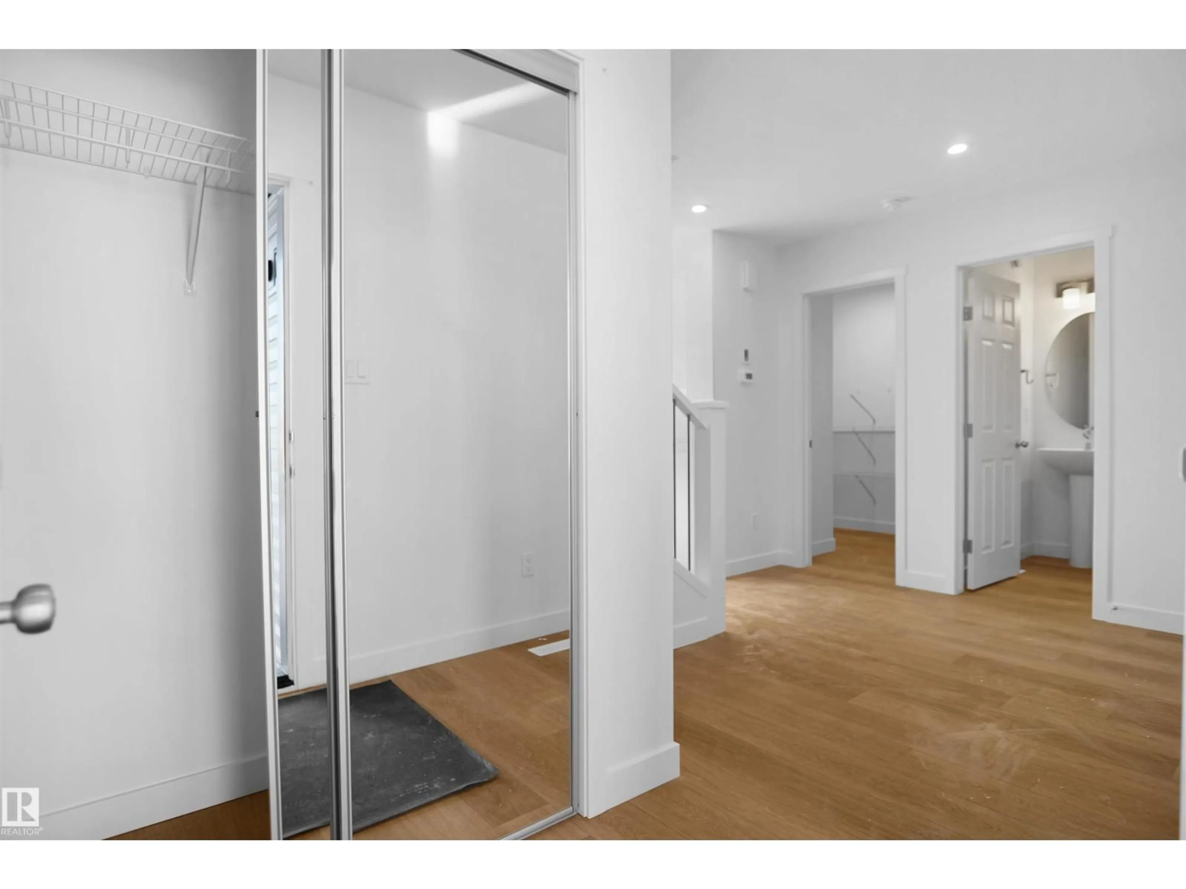 Indoor foyer for 195 SAVOY CR, Sherwood Park Alberta T8H1A8