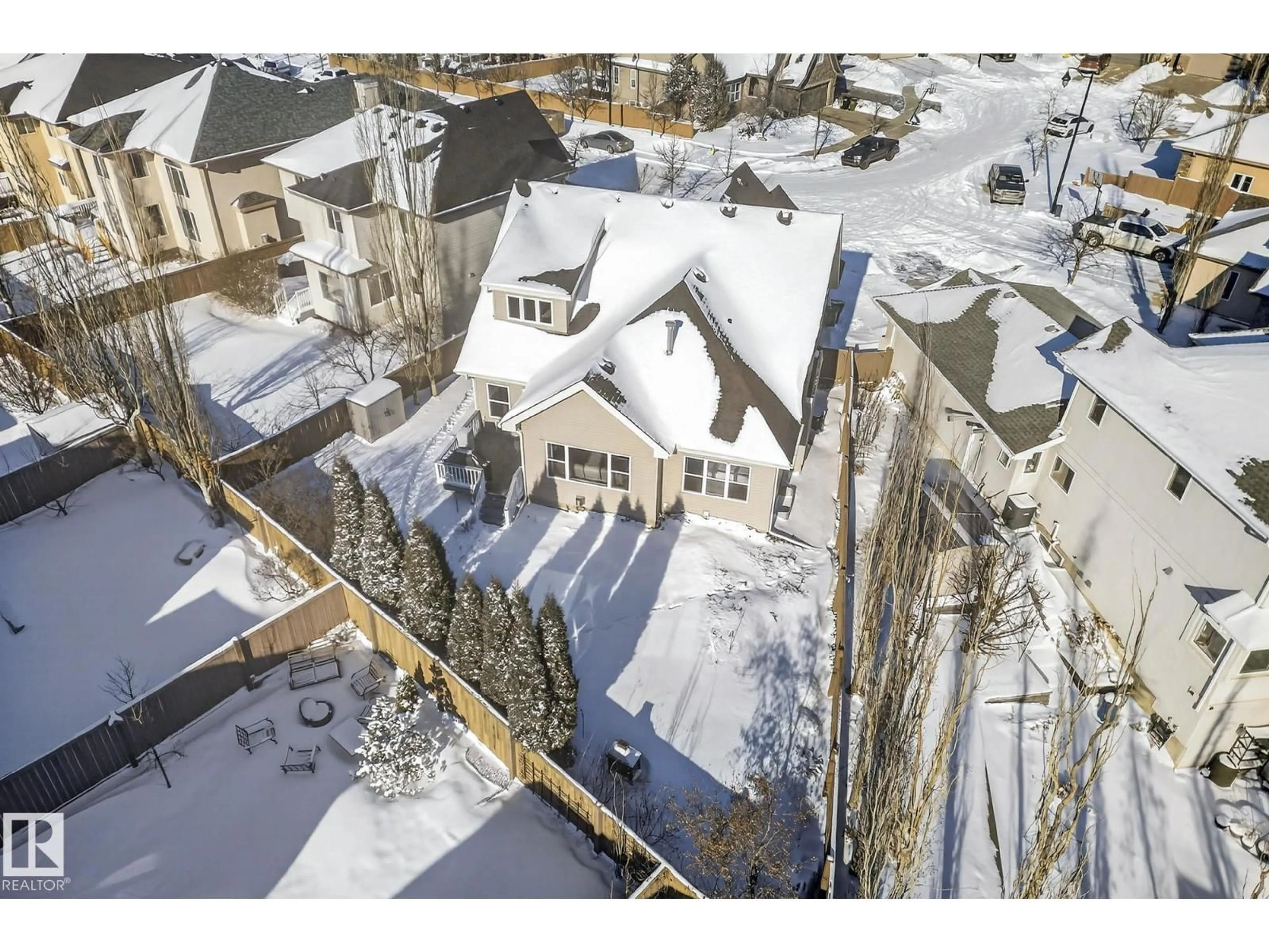 A pic from outside/outdoor area/front of a property/back of a property/a pic from drone, street for 2036 HILLIARD PL, Edmonton Alberta T6R3P5