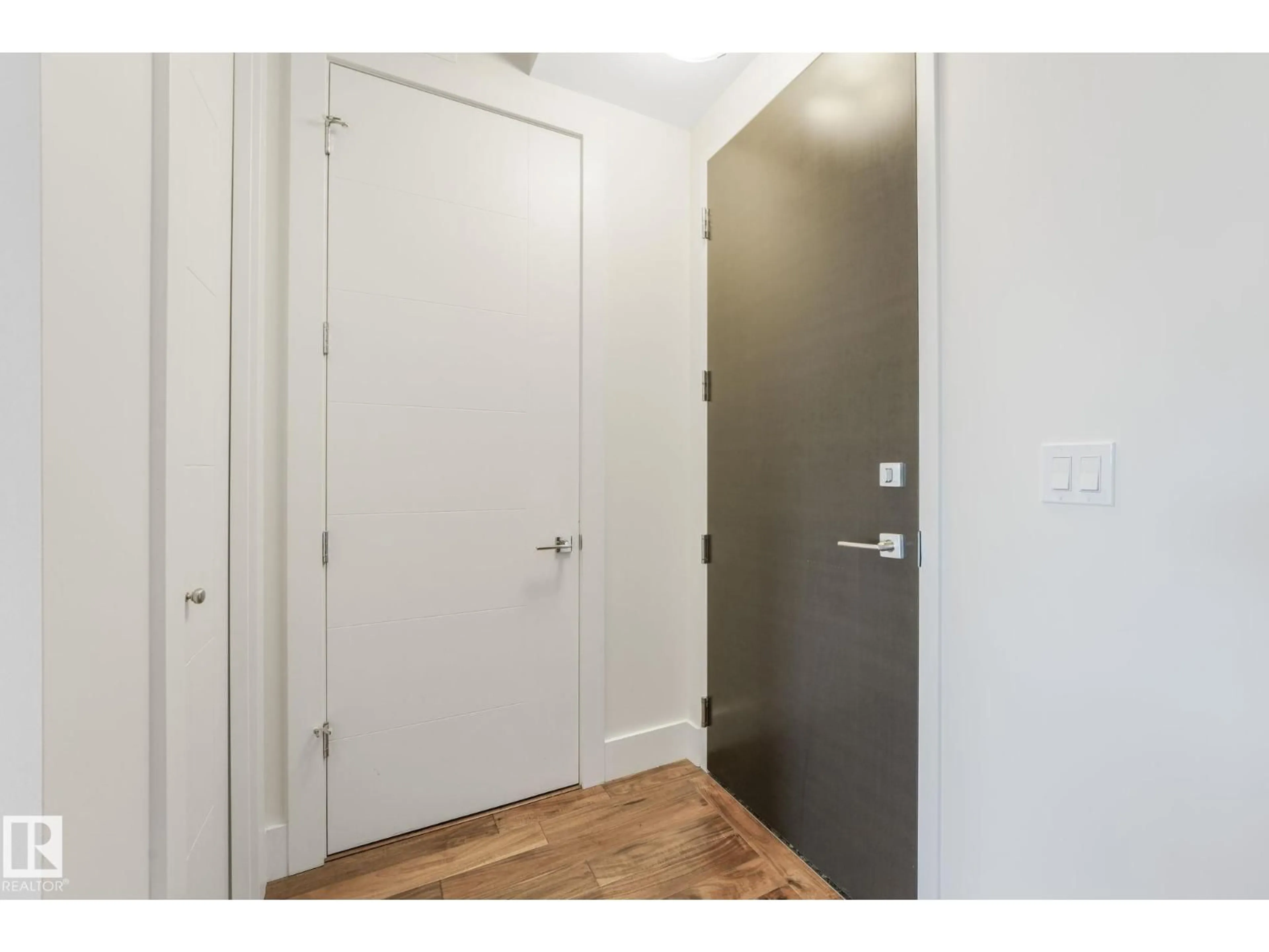 Indoor entryway for 814 BELLEROSE DR, St. Albert Alberta T8N7P7