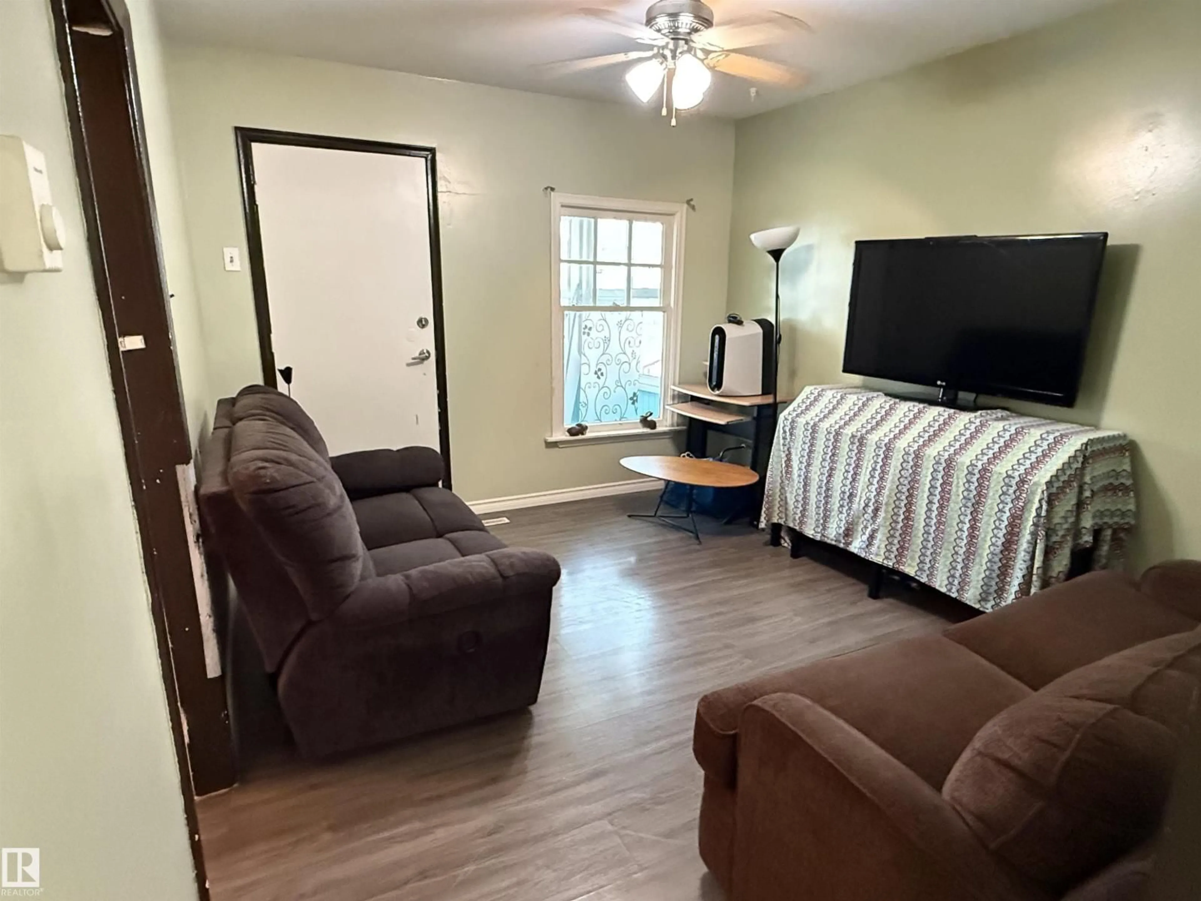 A pic of a room for NW - 12027 93 ST, Edmonton Alberta T5G1E7