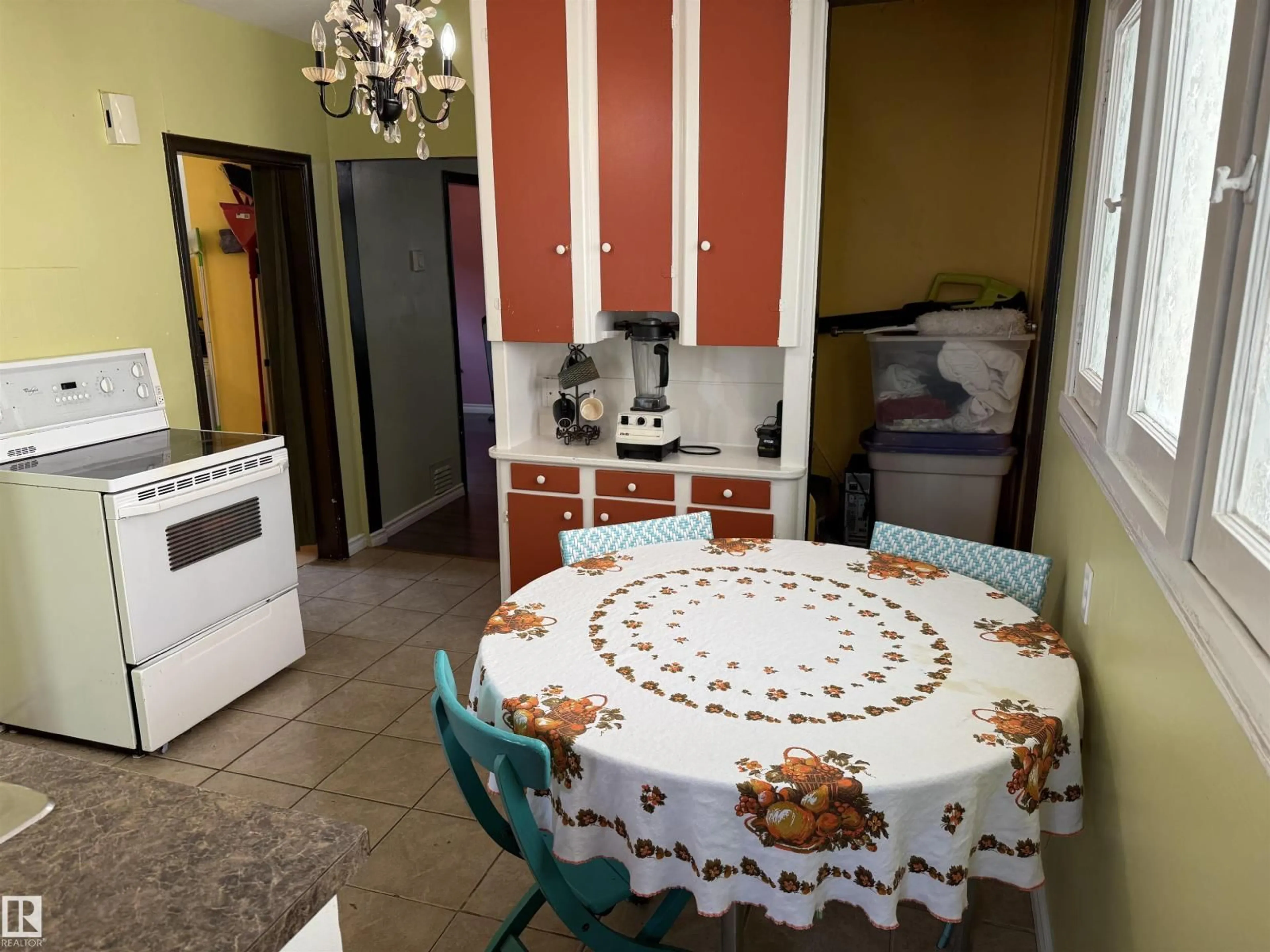 Standard kitchen, unknown for NW - 12027 93 ST, Edmonton Alberta T5G1E7