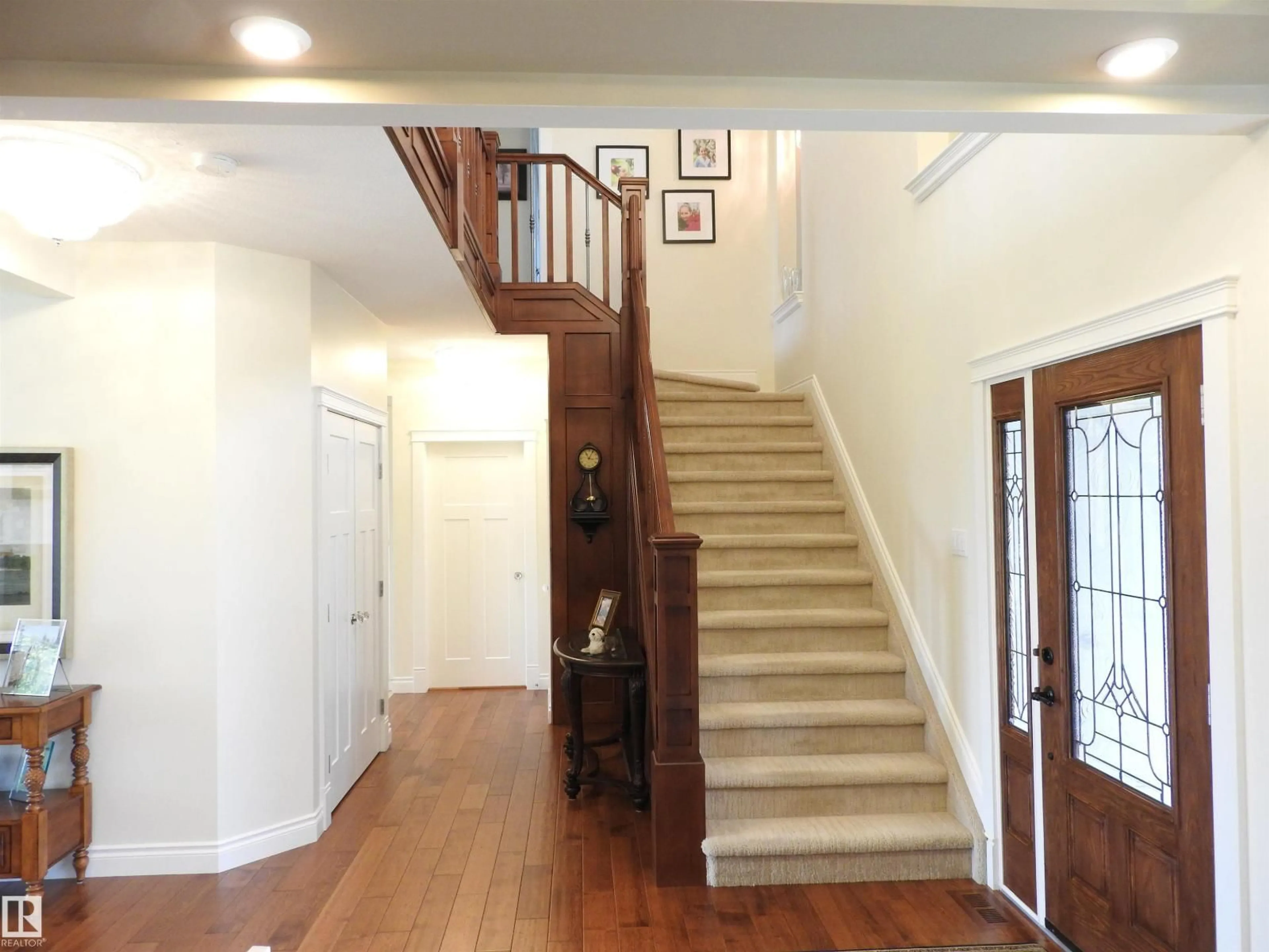 Indoor foyer for 1111 HAINSTOCK GREEN, Edmonton Alberta T6W2T8