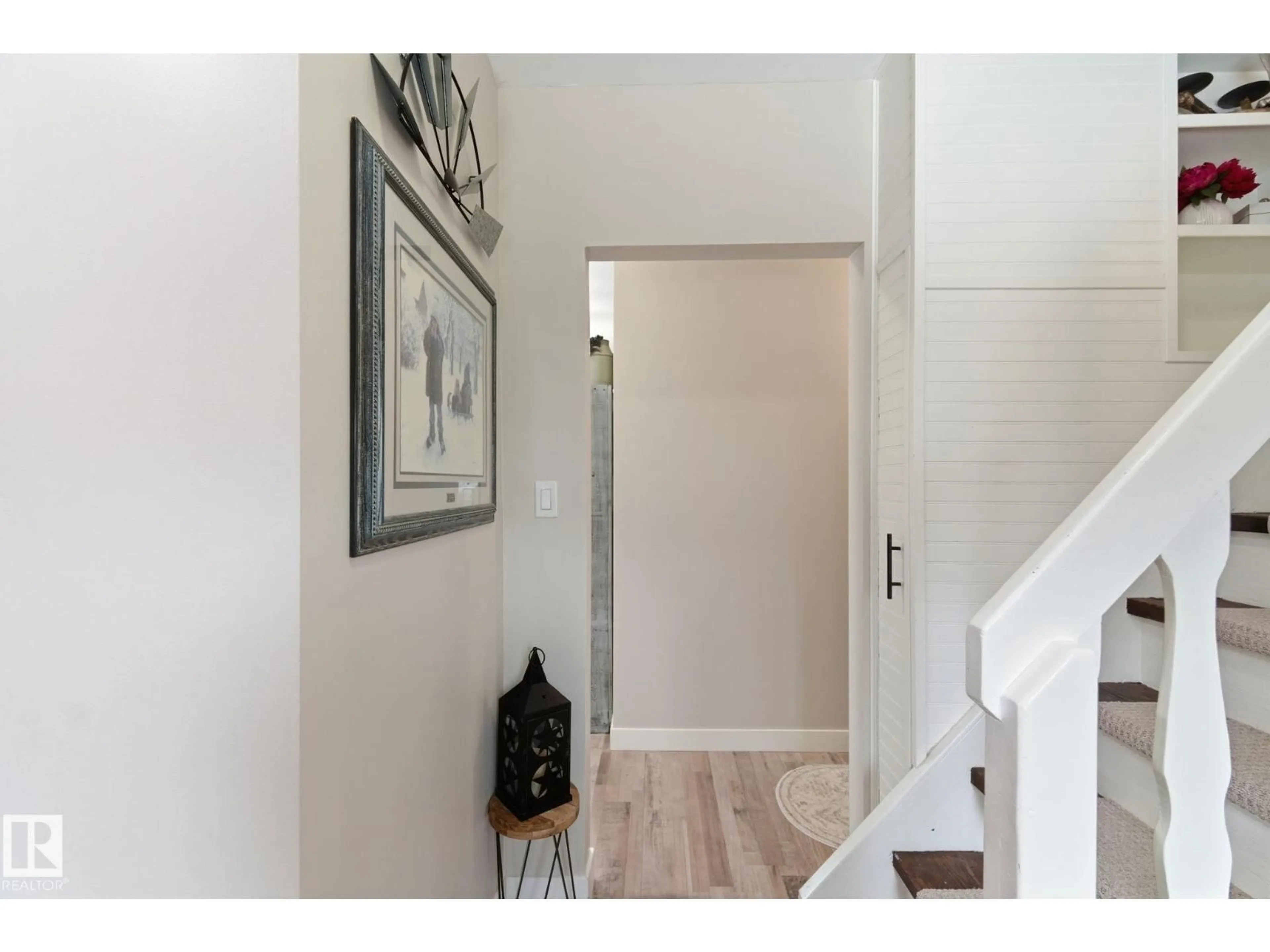 Indoor entryway for 4919 50 AV, Bon Accord Alberta T0A0K0