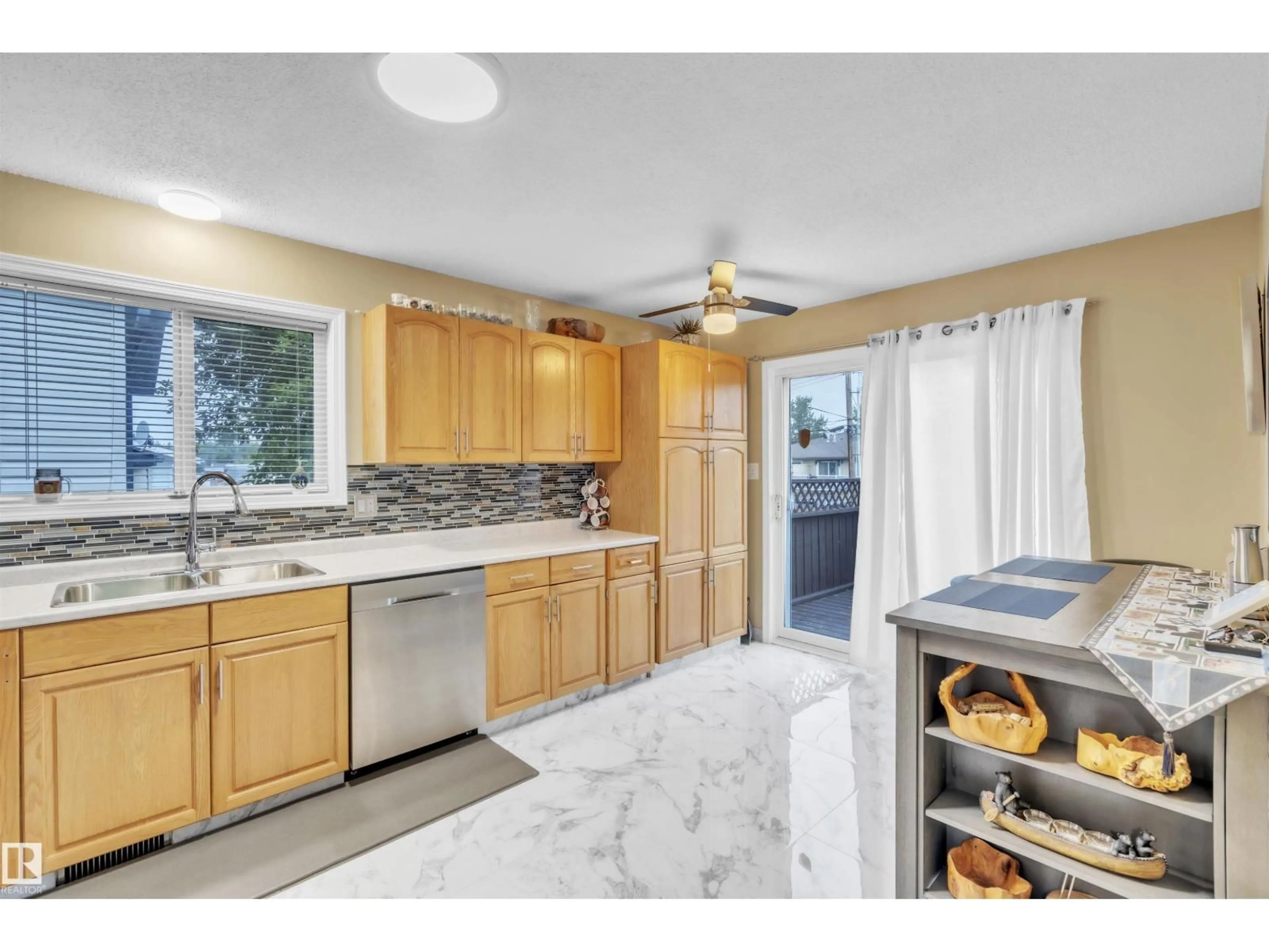 Open concept kitchen, ceramic/tile floor for 4502 49 AV, Cold Lake Alberta T9M1Z6