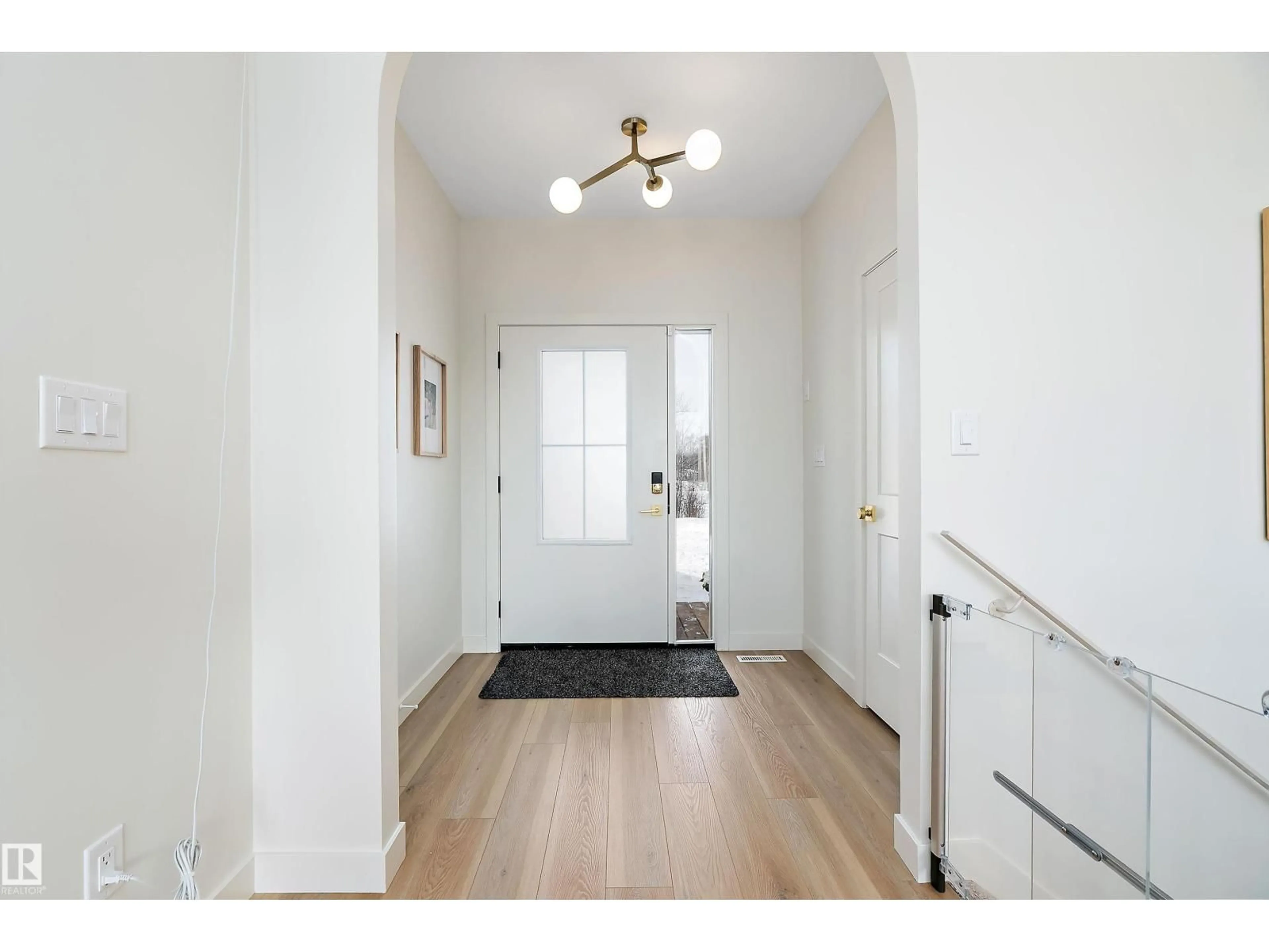 Indoor entryway for 50408 - 13 RR 203, Rural Beaver County Alberta T0B4J2