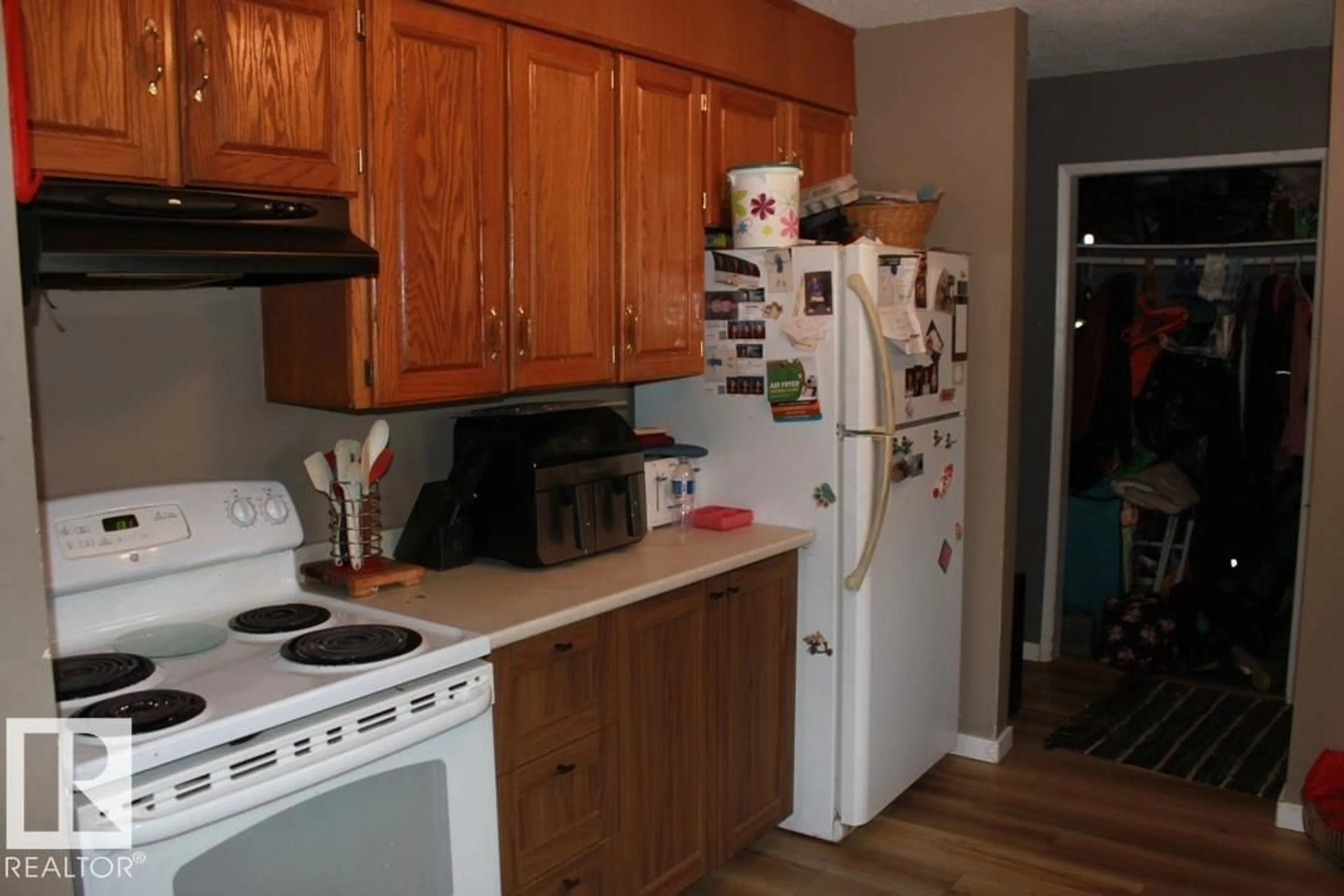 Standard kitchen, wood/laminate floor for 5211 53 AV, Tofield Alberta T0B4J0