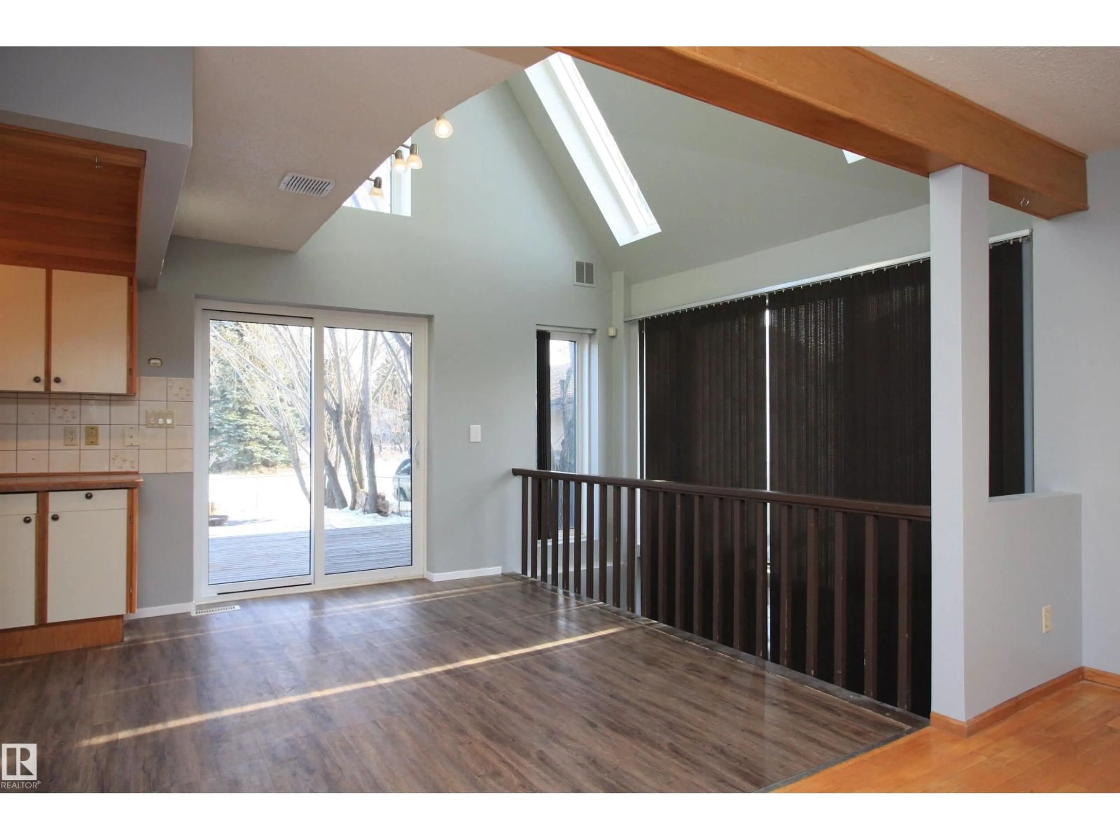 Indoor foyer for 3905 65 ST, Camrose Alberta T4V3R9