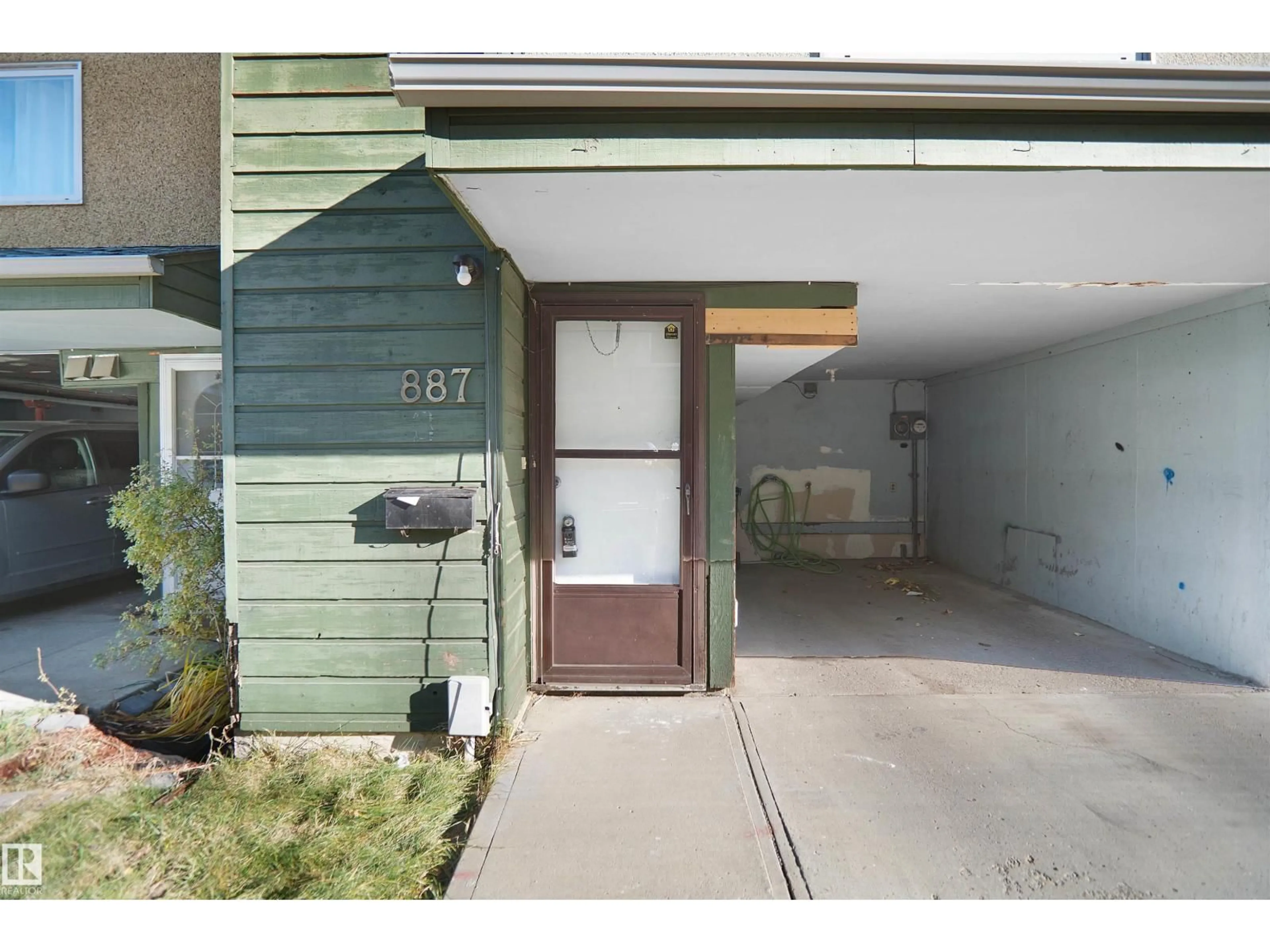 Indoor entryway for 887 ABBOTTSFIELD RD, Edmonton Alberta T5W4R4