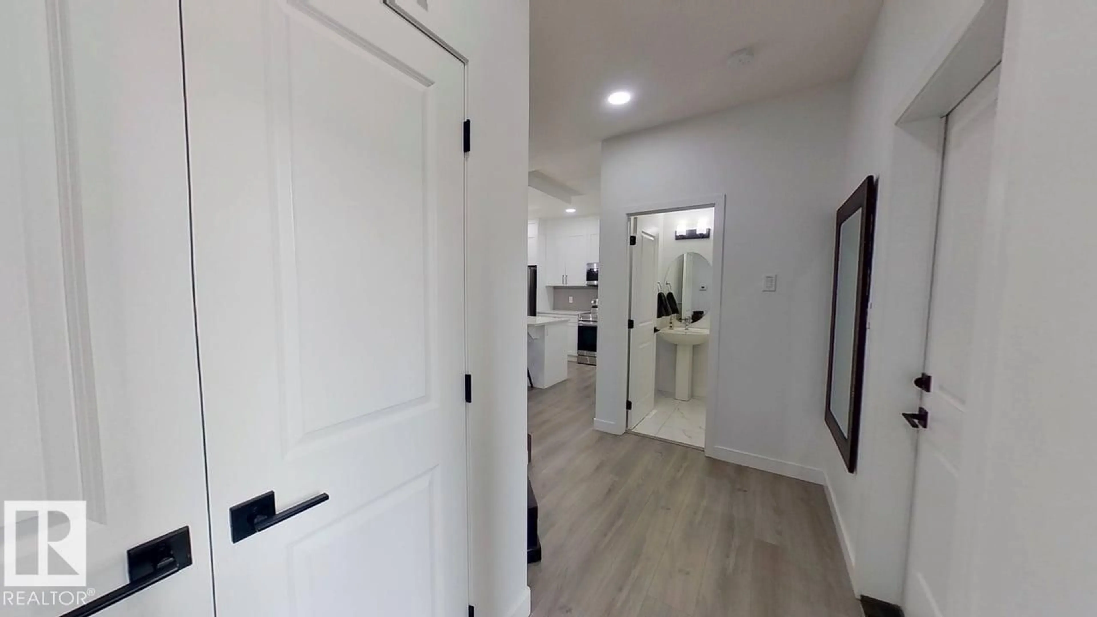 Indoor entryway for 1758 ERKER WY, Edmonton Alberta T6M0Z6