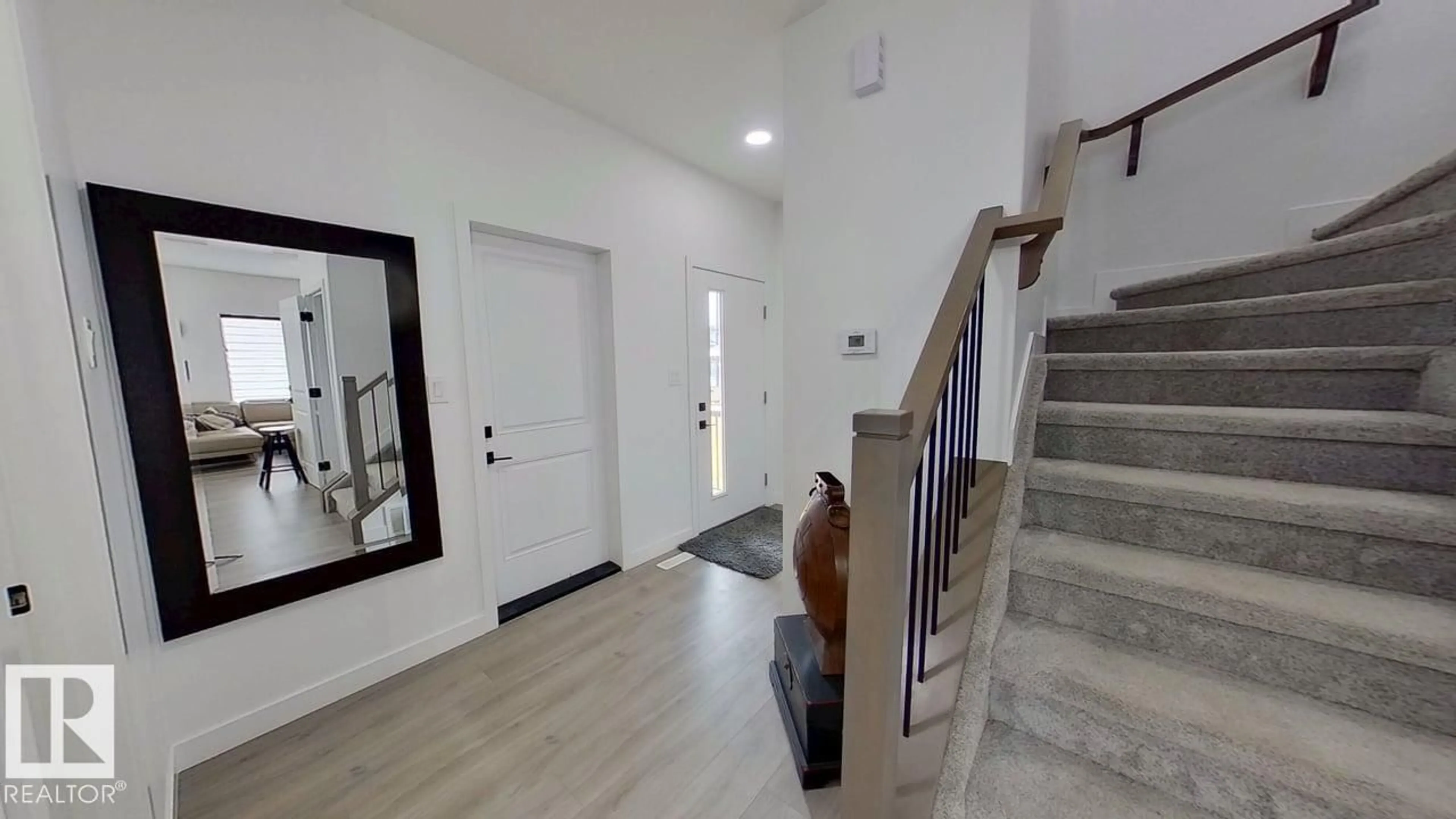 Indoor foyer for 1758 ERKER WY, Edmonton Alberta T6M0Z6