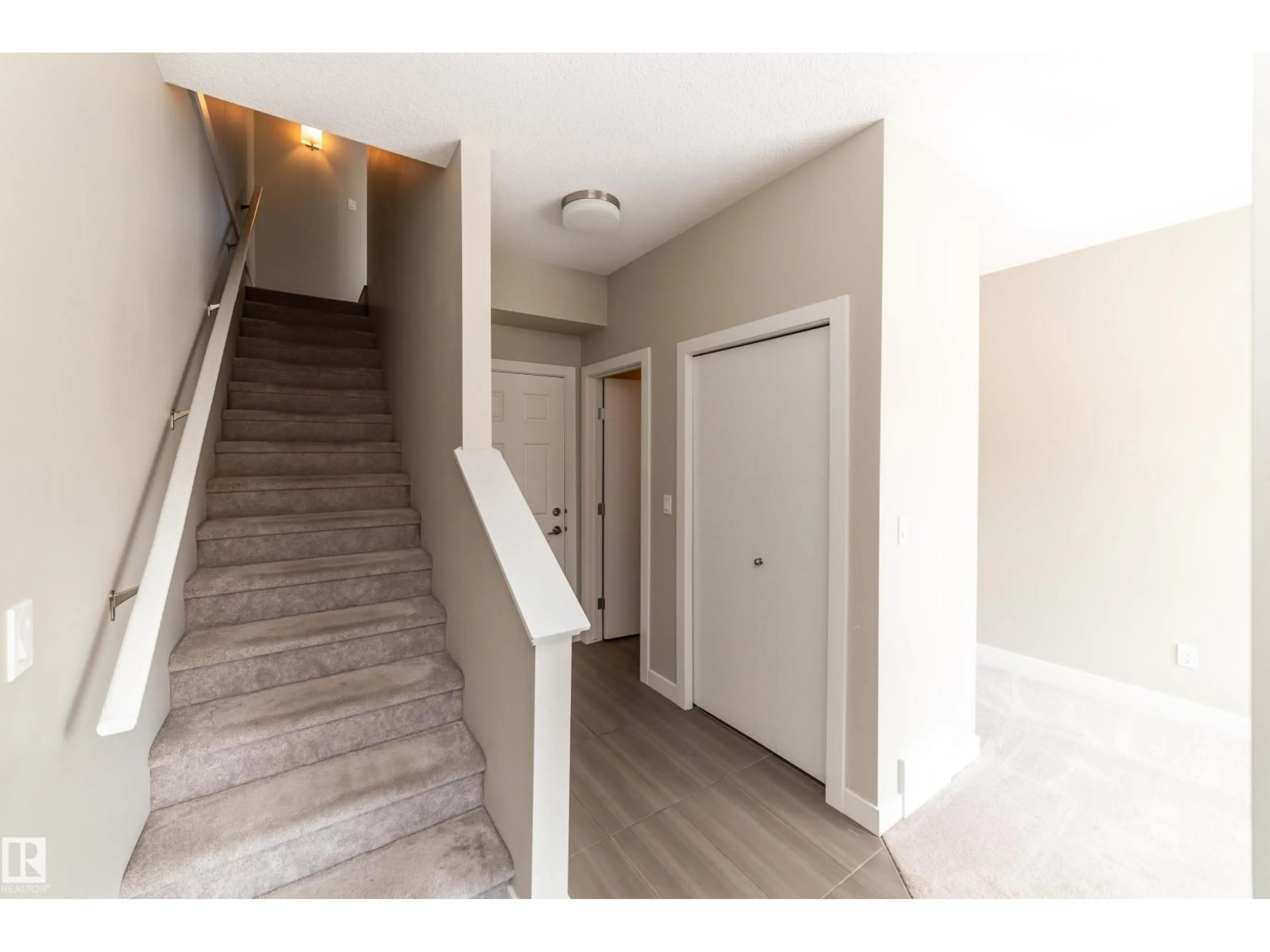 Indoor entryway for #22 - 2560 PEGASUS BV, Edmonton Alberta T5E6V4