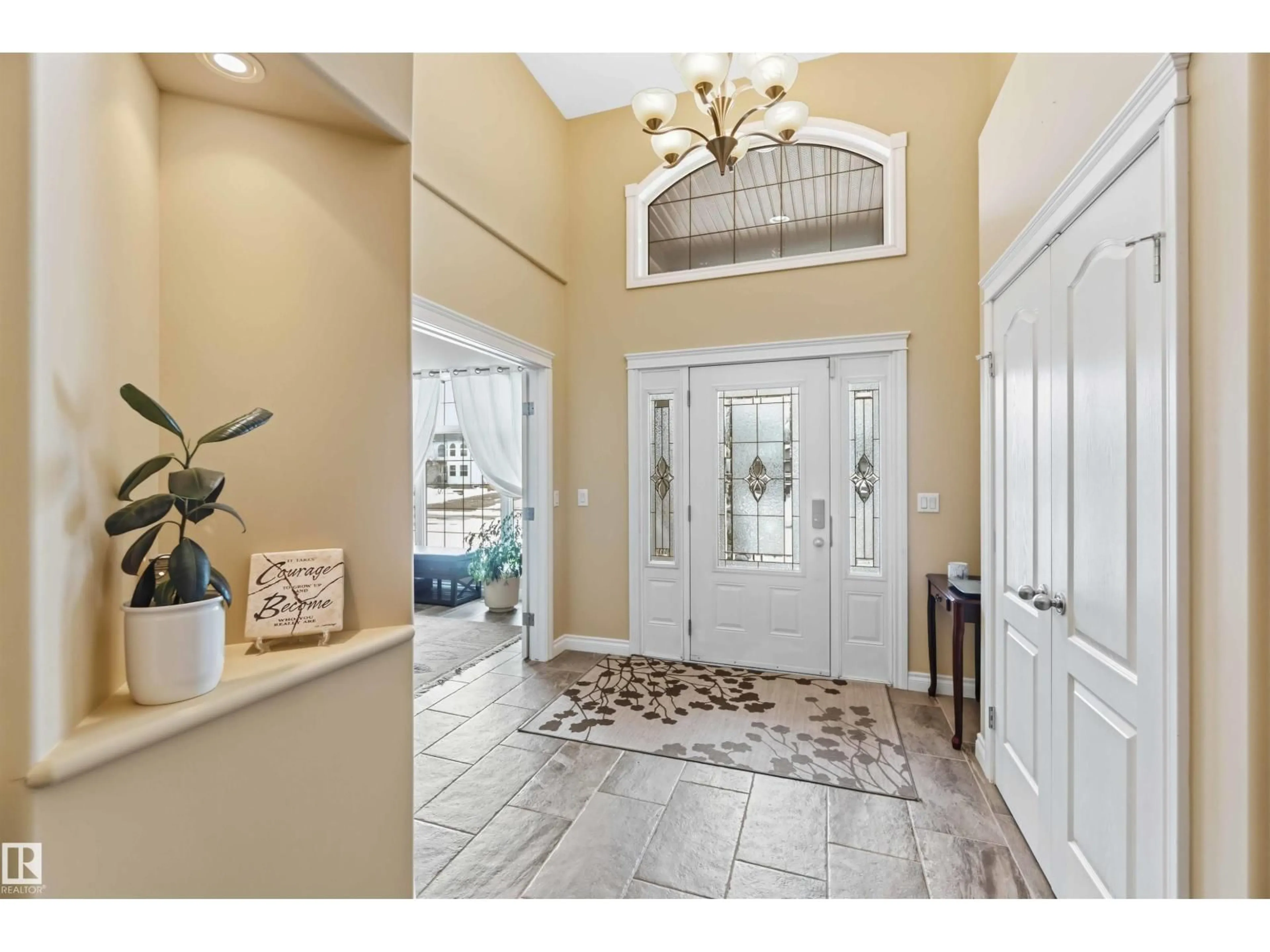 Indoor entryway for 40 LANDING TRAILS DR, Gibbons Alberta T0A1N0