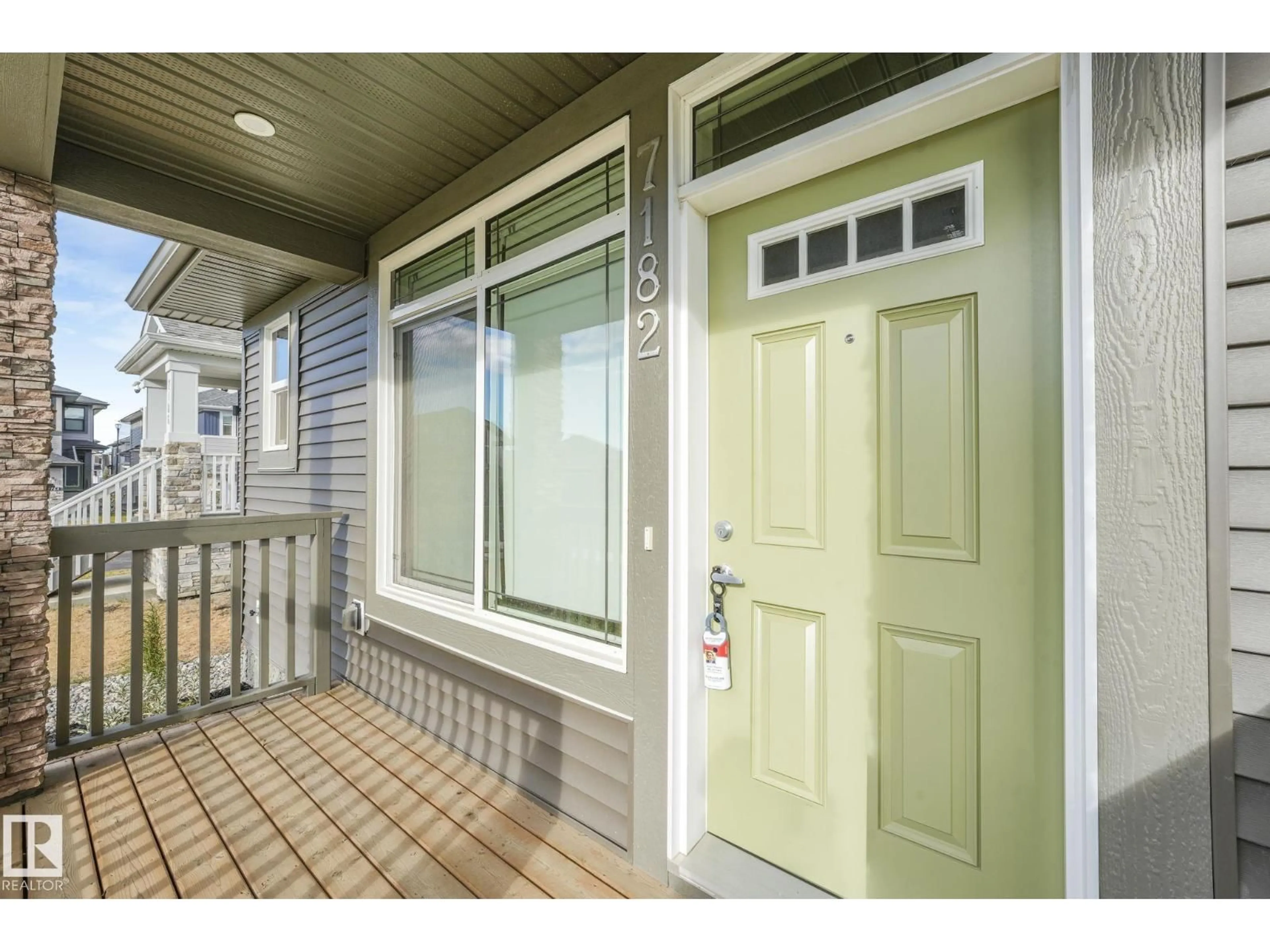 Indoor entryway for 7182 177A AV, Edmonton Alberta T5Z0T8