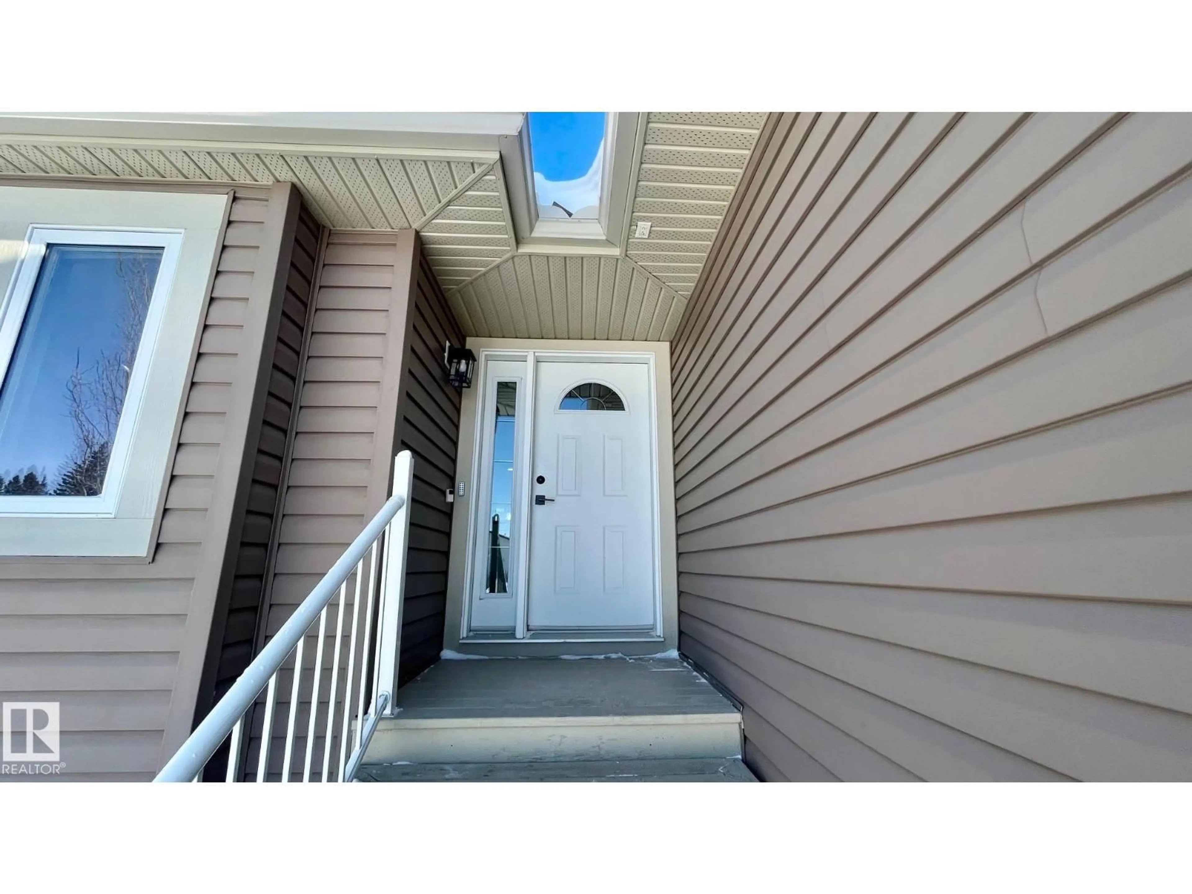 Indoor entryway for 5322 55 AV, Bashaw Alberta T0B0H0