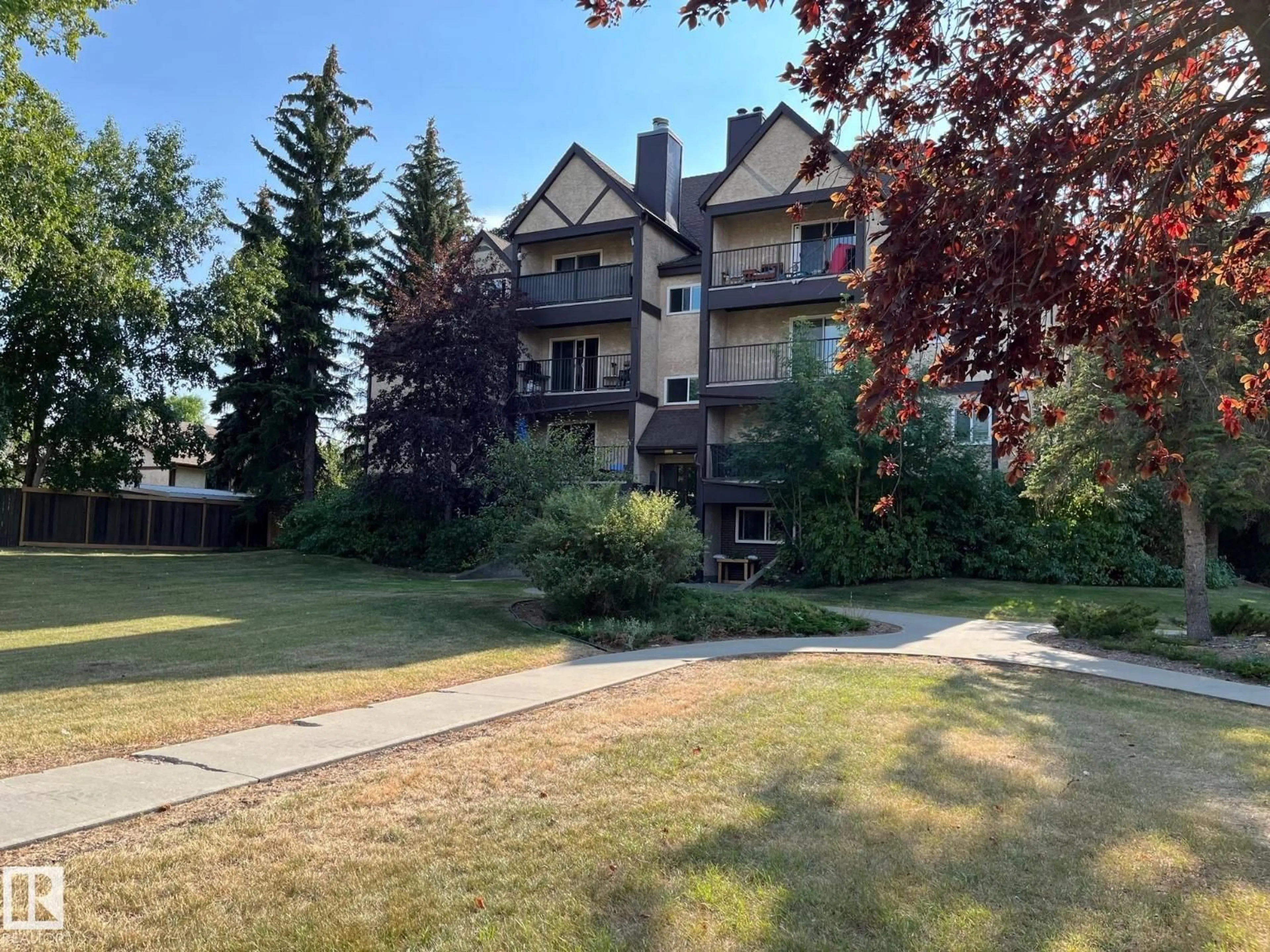 A pic from outside/outdoor area/front of a property/back of a property/a pic from drone, mountain view for 8043 TUDOR GLEN, St. Albert Alberta T8N3V3