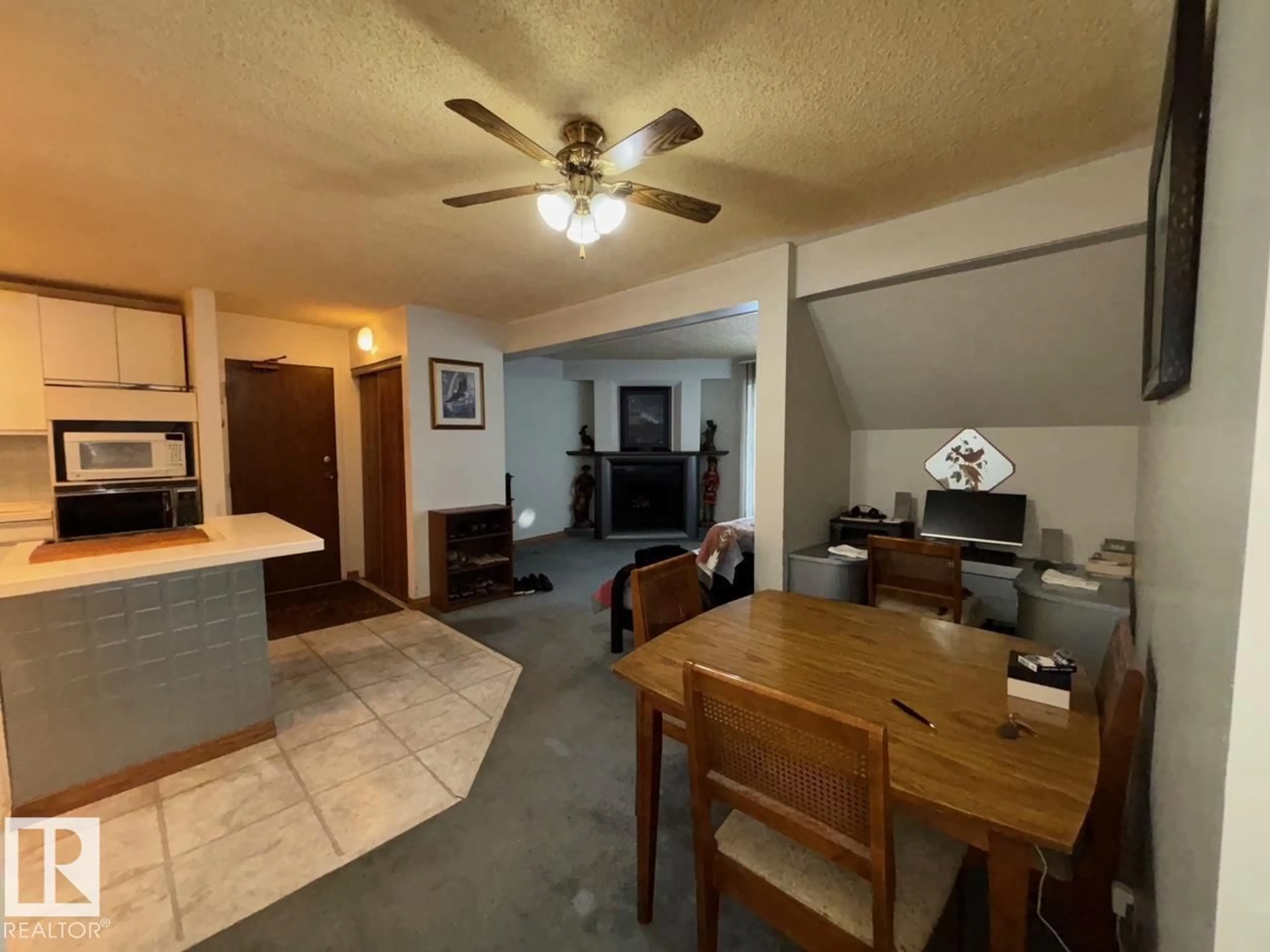 A pic of a room for 8043 TUDOR GLEN, St. Albert Alberta T8N3V3