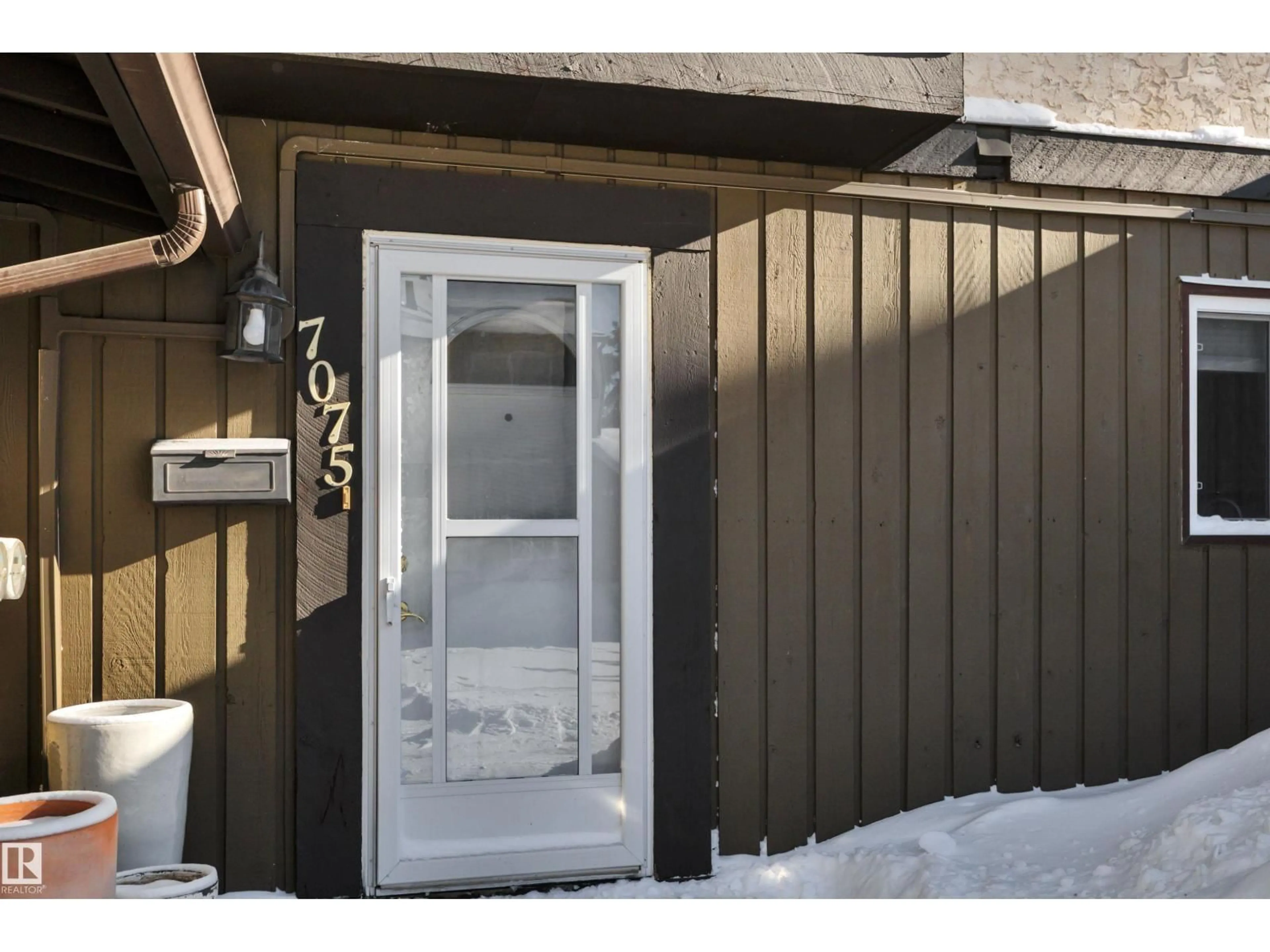 Indoor entryway for 7075 32 AV, Edmonton Alberta T6K2K9