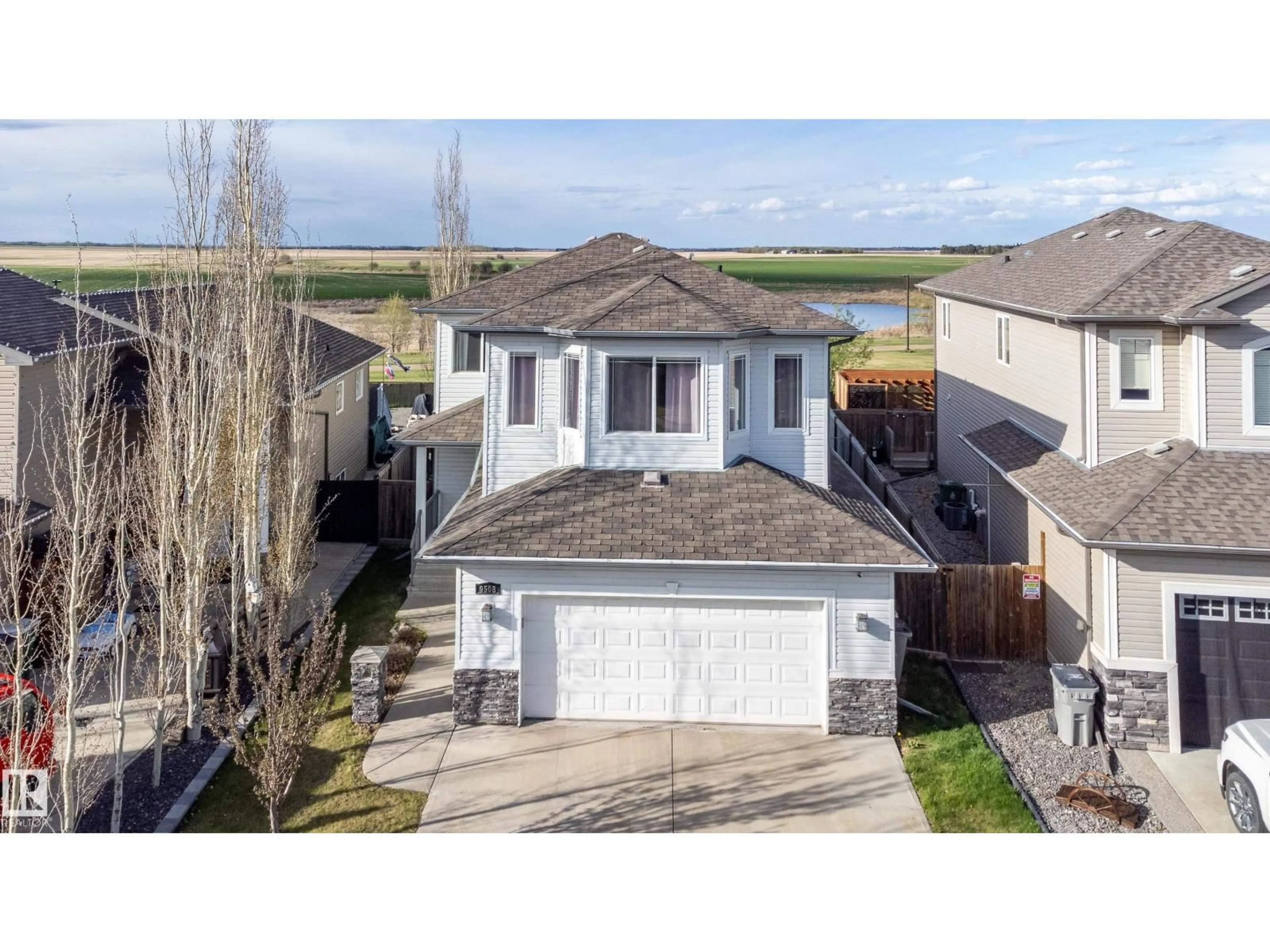 A pic from outside/outdoor area/front of a property/back of a property/a pic from drone, street for 9508 107 AV, Morinville Alberta T8R0C7
