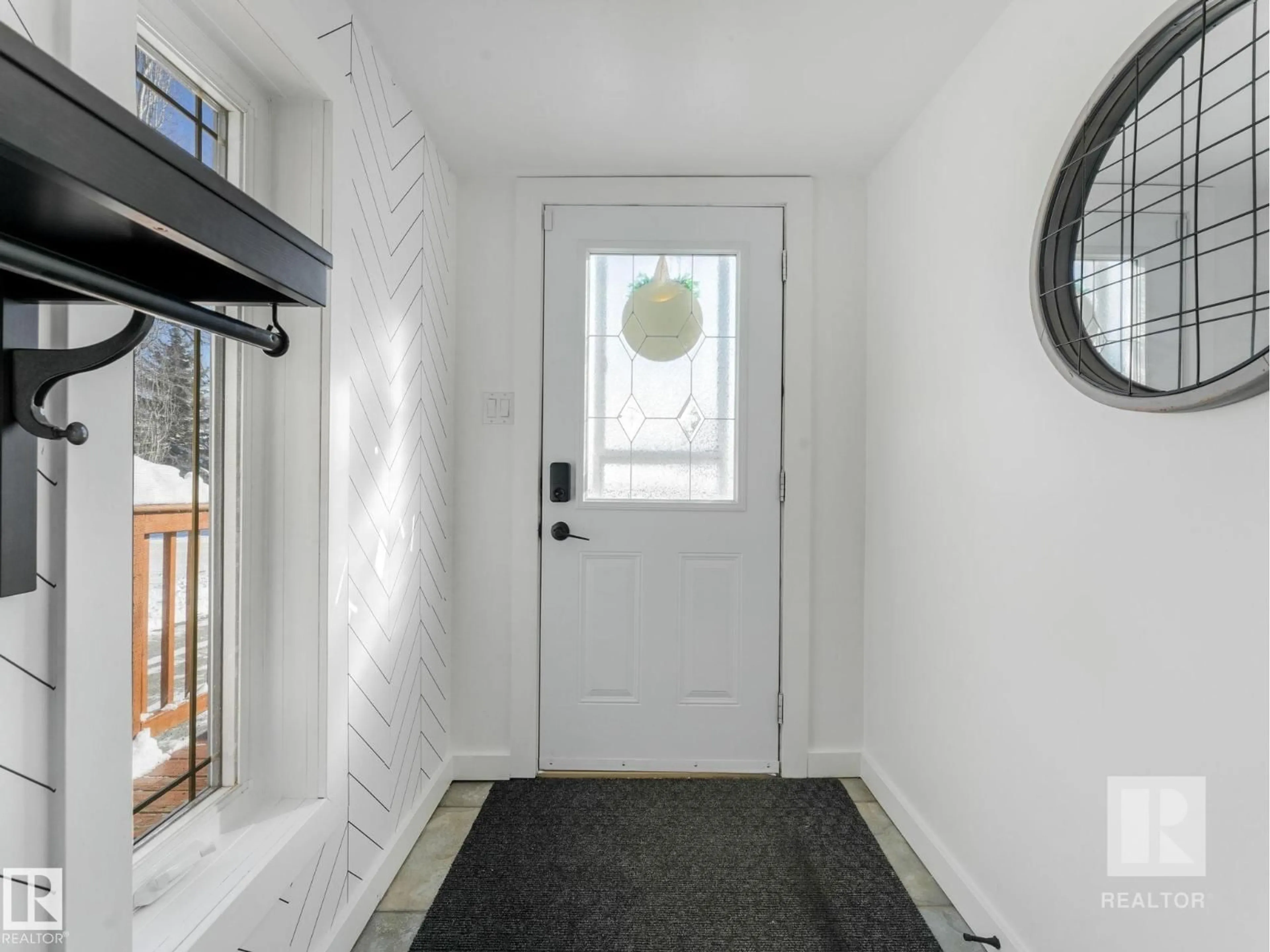 Indoor entryway for 4504 48 AV, Onoway Alberta T0E1V0