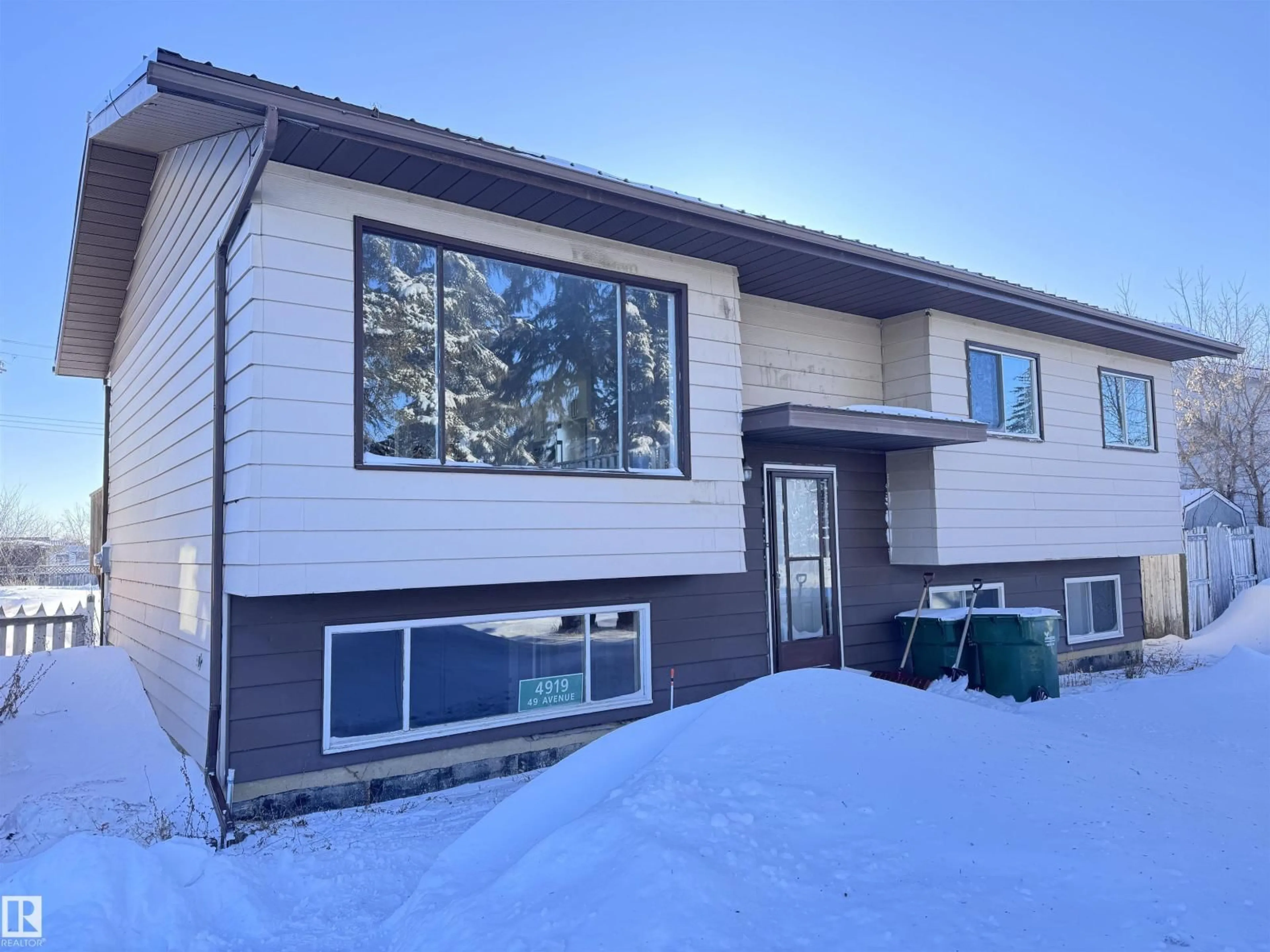 Home with vinyl exterior material, unknown for 4919 49, Vimy Alberta T0G2J0