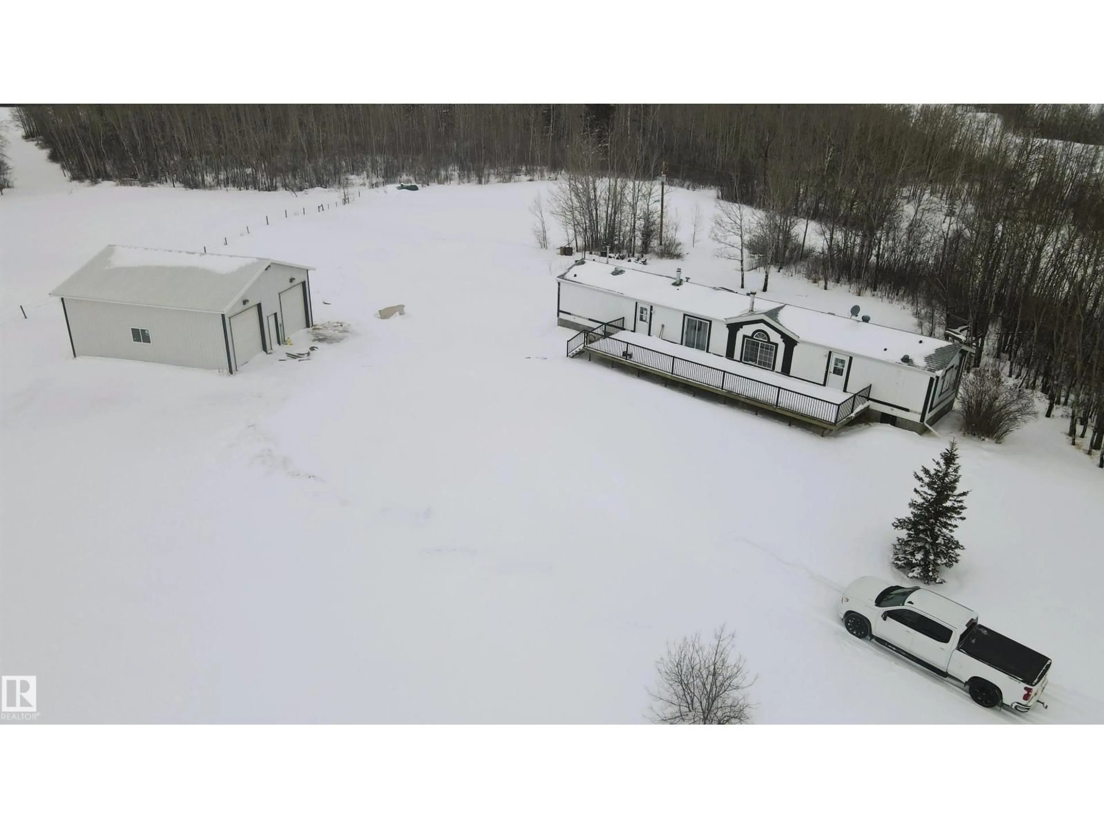 A pic from outside/outdoor area/front of a property/back of a property/a pic from drone, street for 59502 RGE RD 102, Rural St. Paul County Alberta T0A2K0