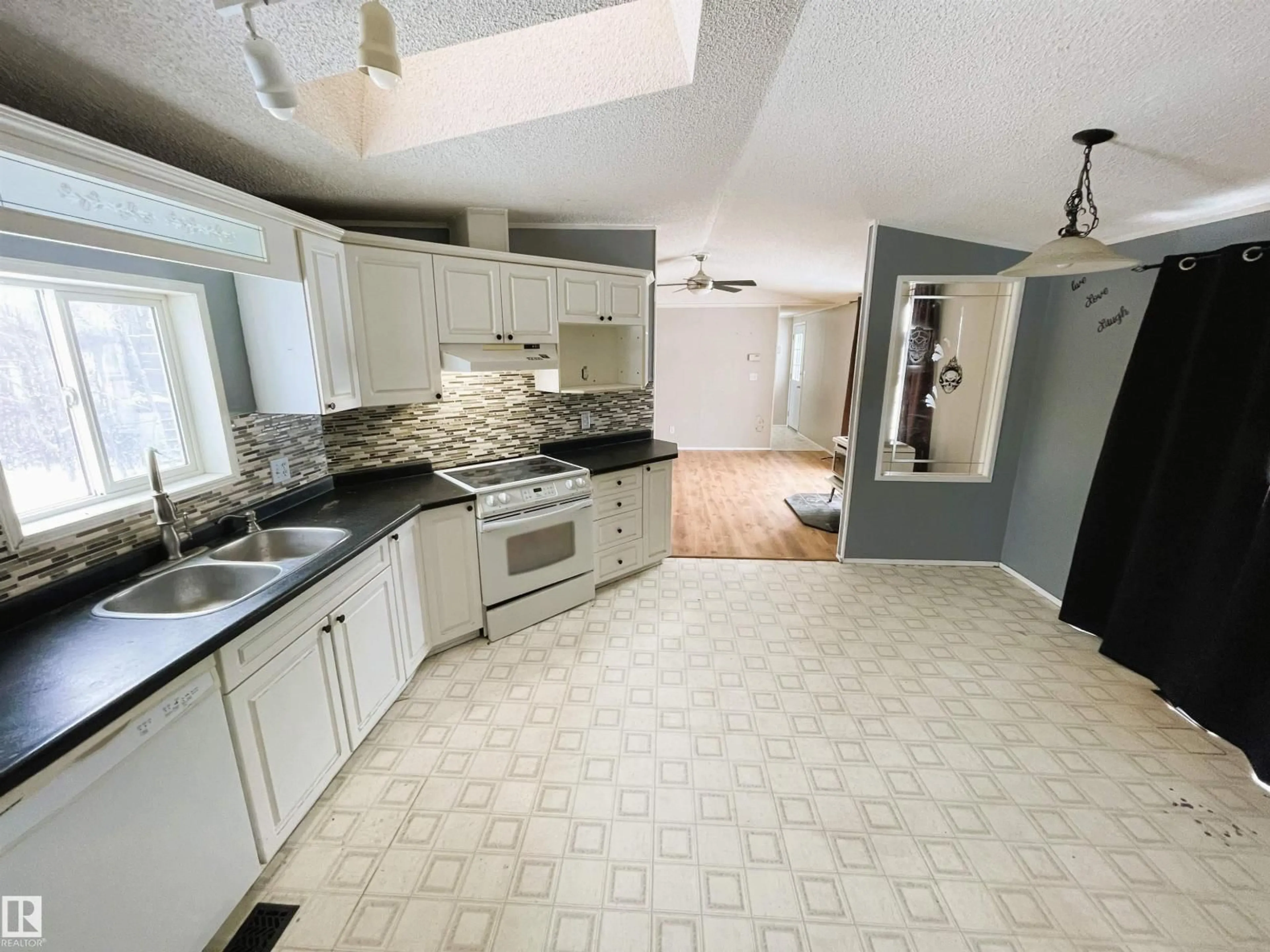 Open concept kitchen, ceramic/tile floor for 59502 RGE RD 102, Rural St. Paul County Alberta T0A2K0