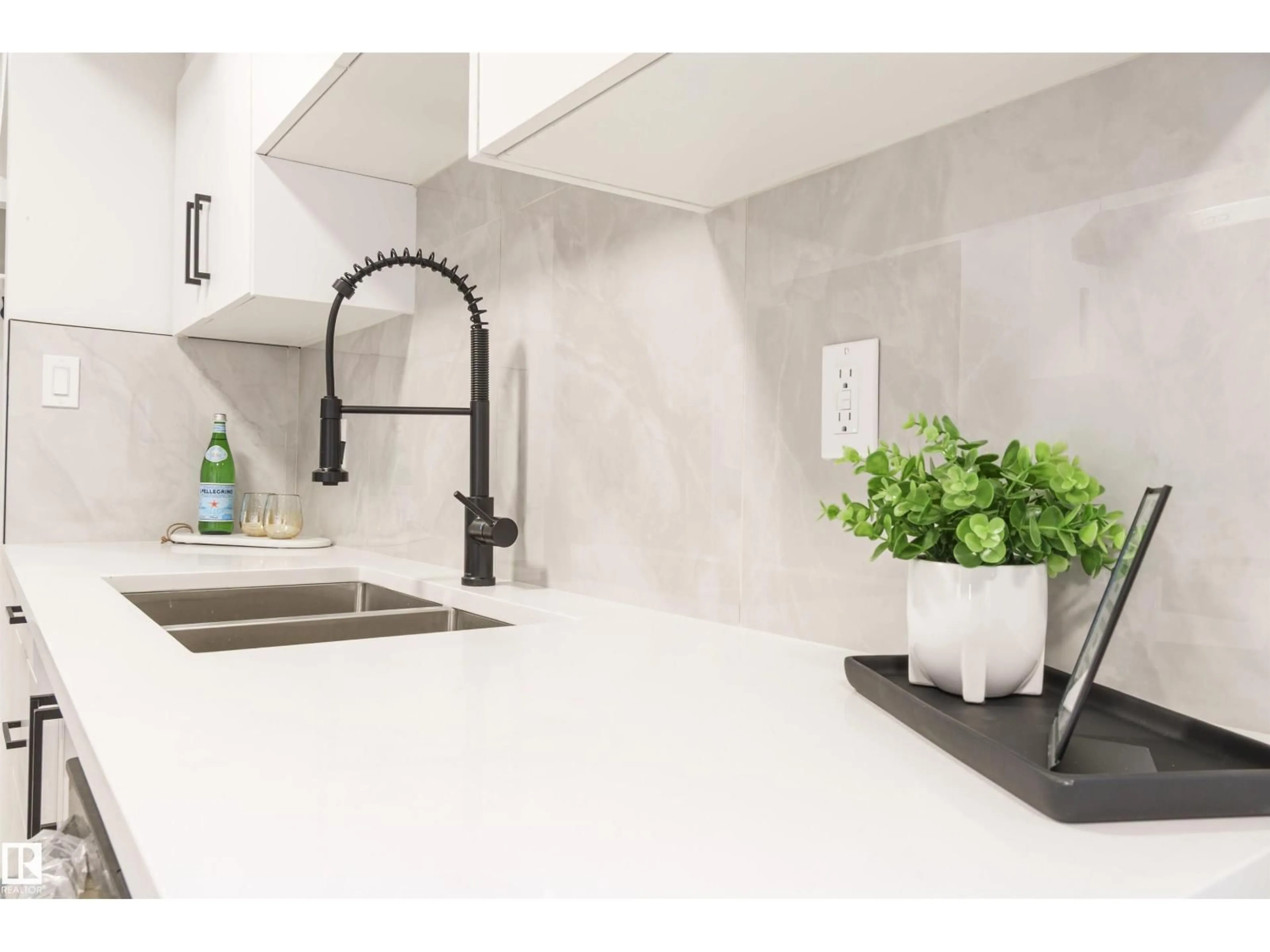 Contemporary kitchen, ceramic/tile floor for NW - 18418 62B AV, Edmonton Alberta T5T2N7