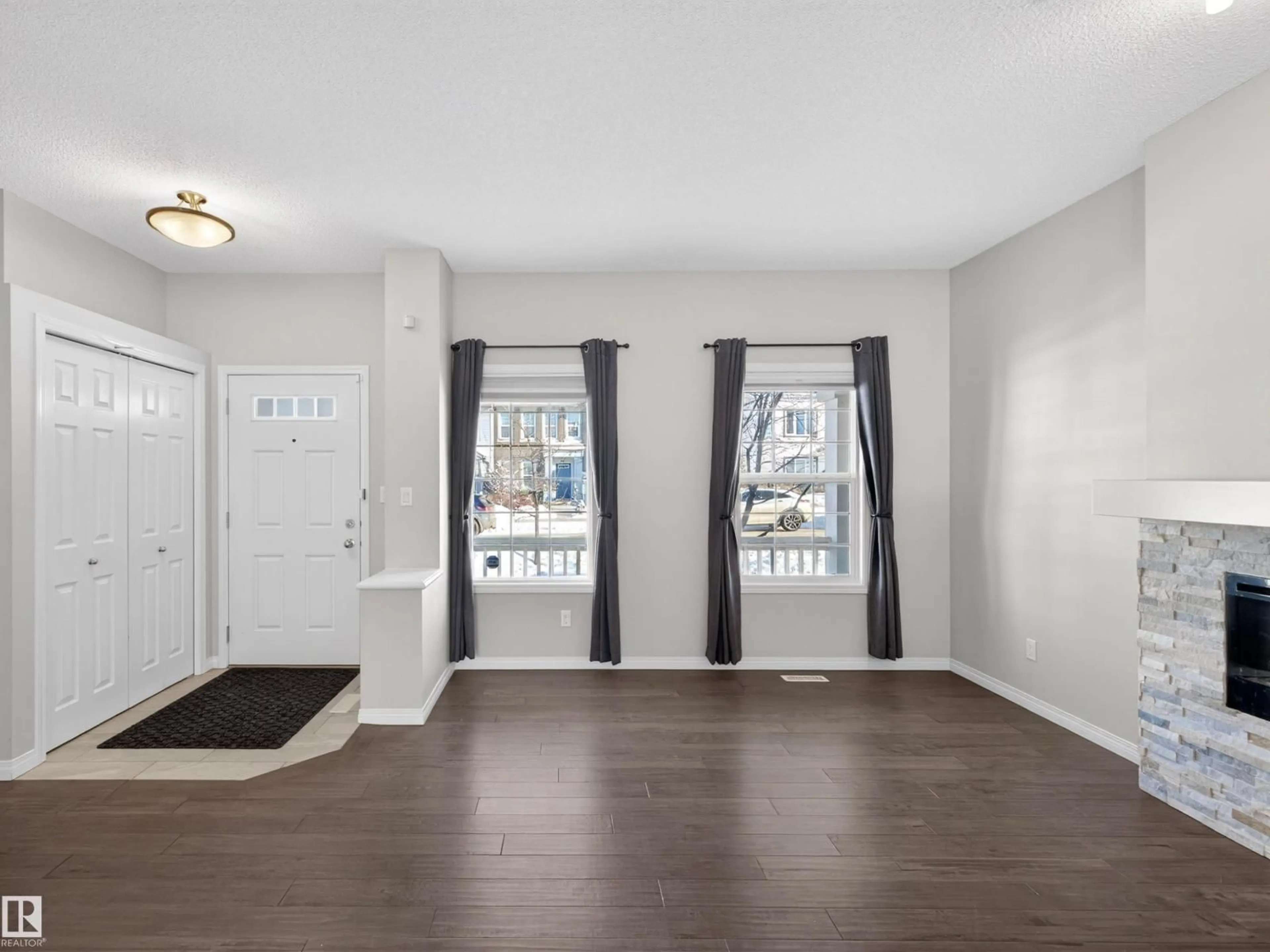 Indoor entryway for 1267 CHAPPELLE BV, Edmonton Alberta T6W3R1